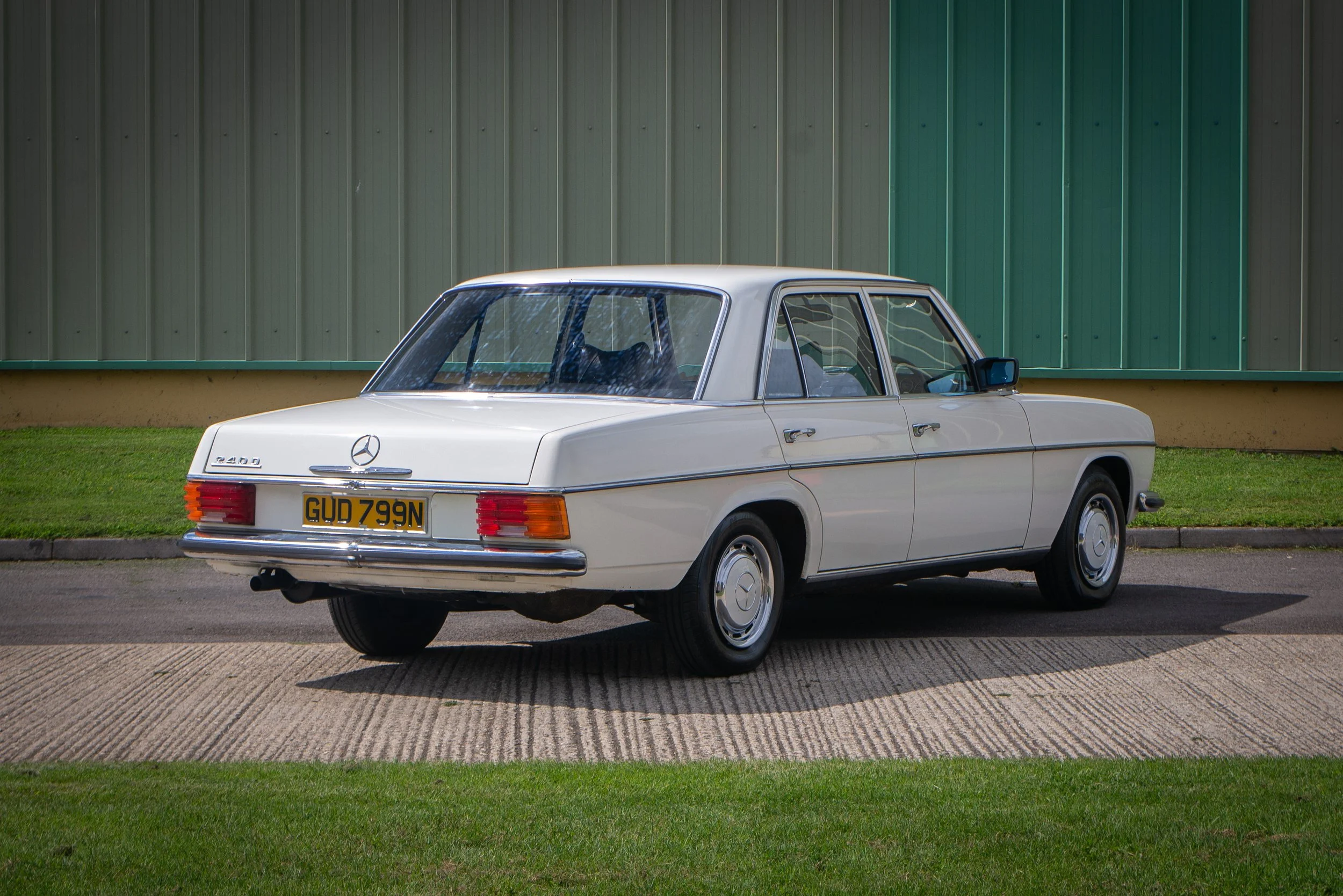 Mercedes 240D-31.jpg