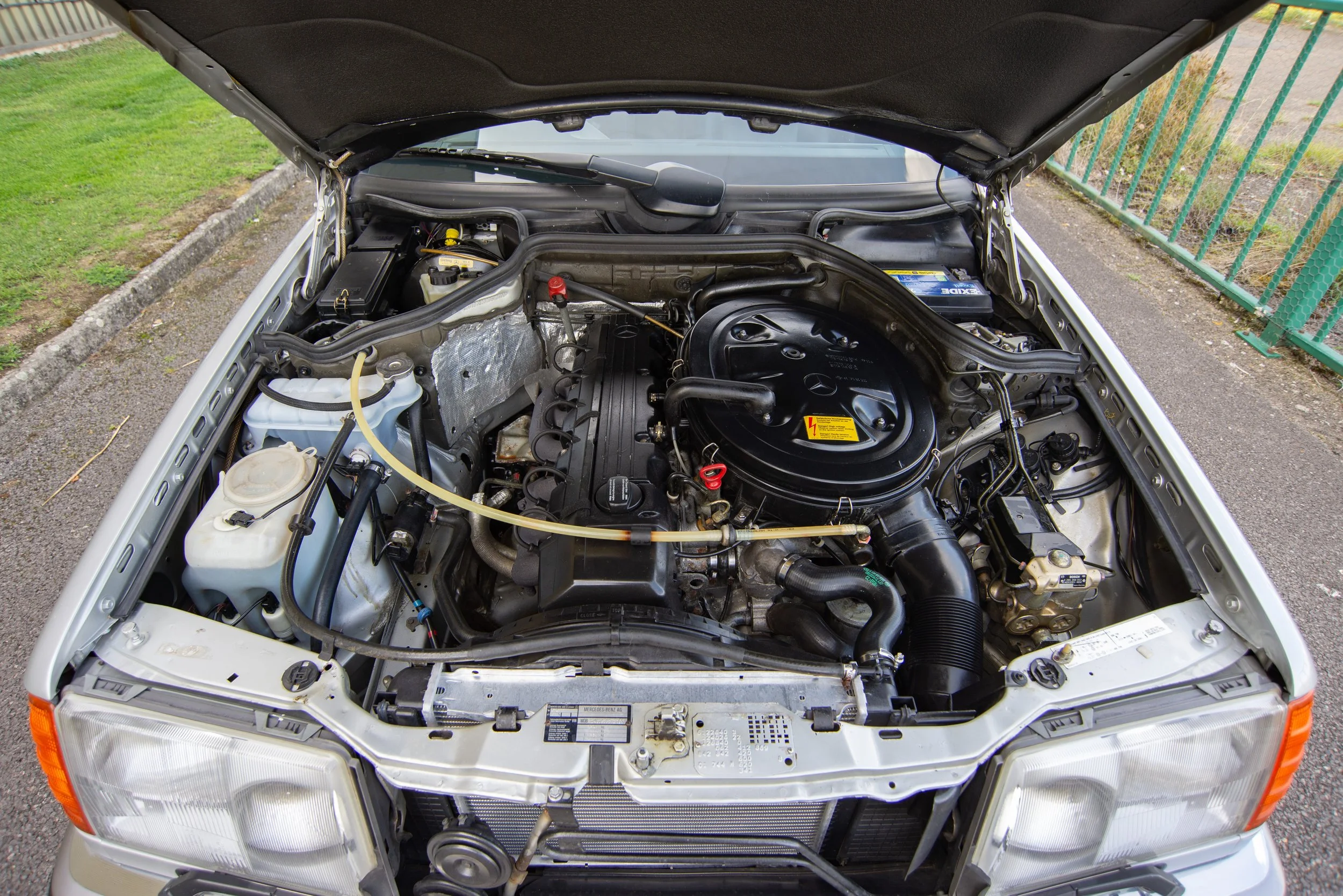 Mercedes 260E 2-24.jpg