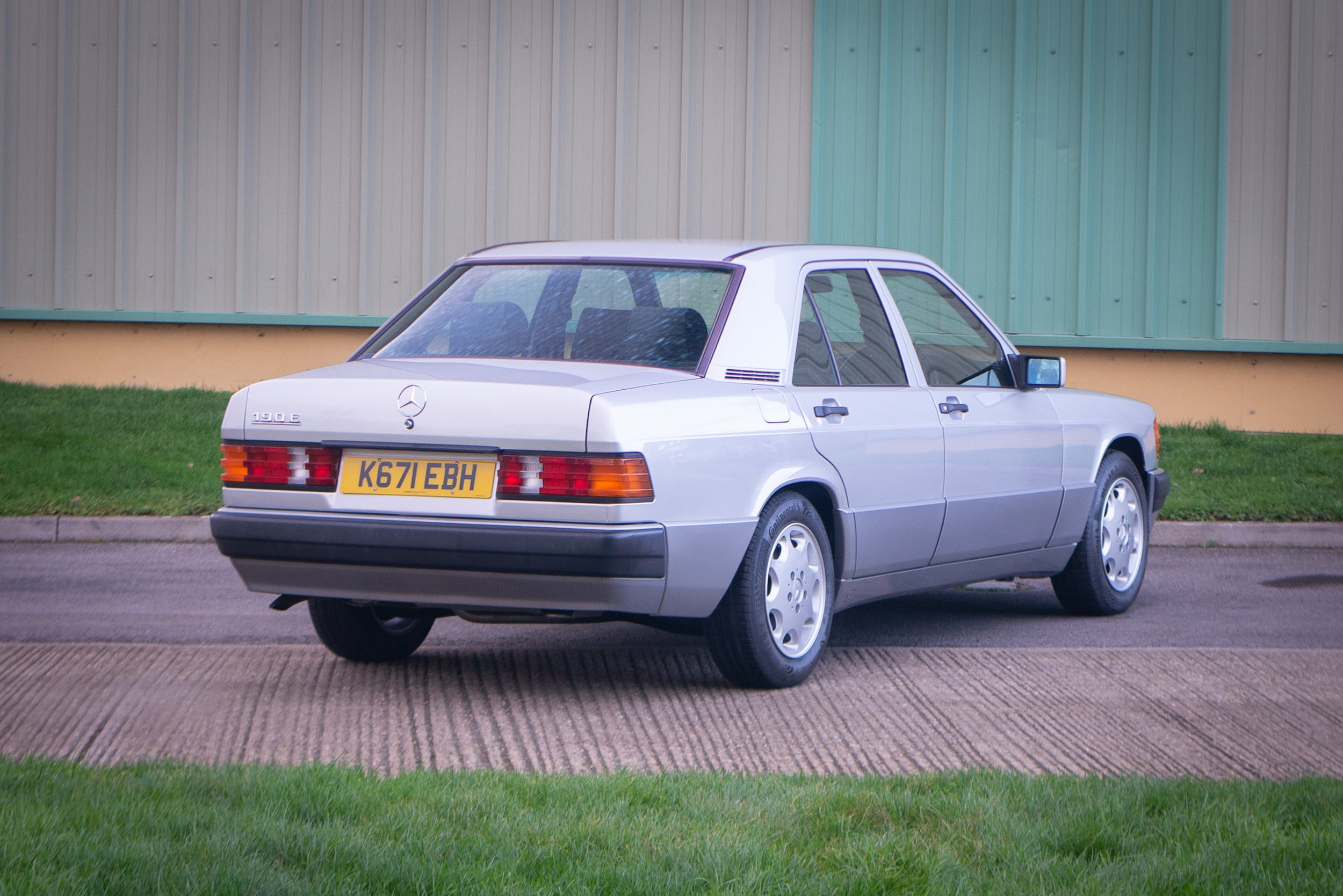 Mercedes 190E 2.0-29.jpg