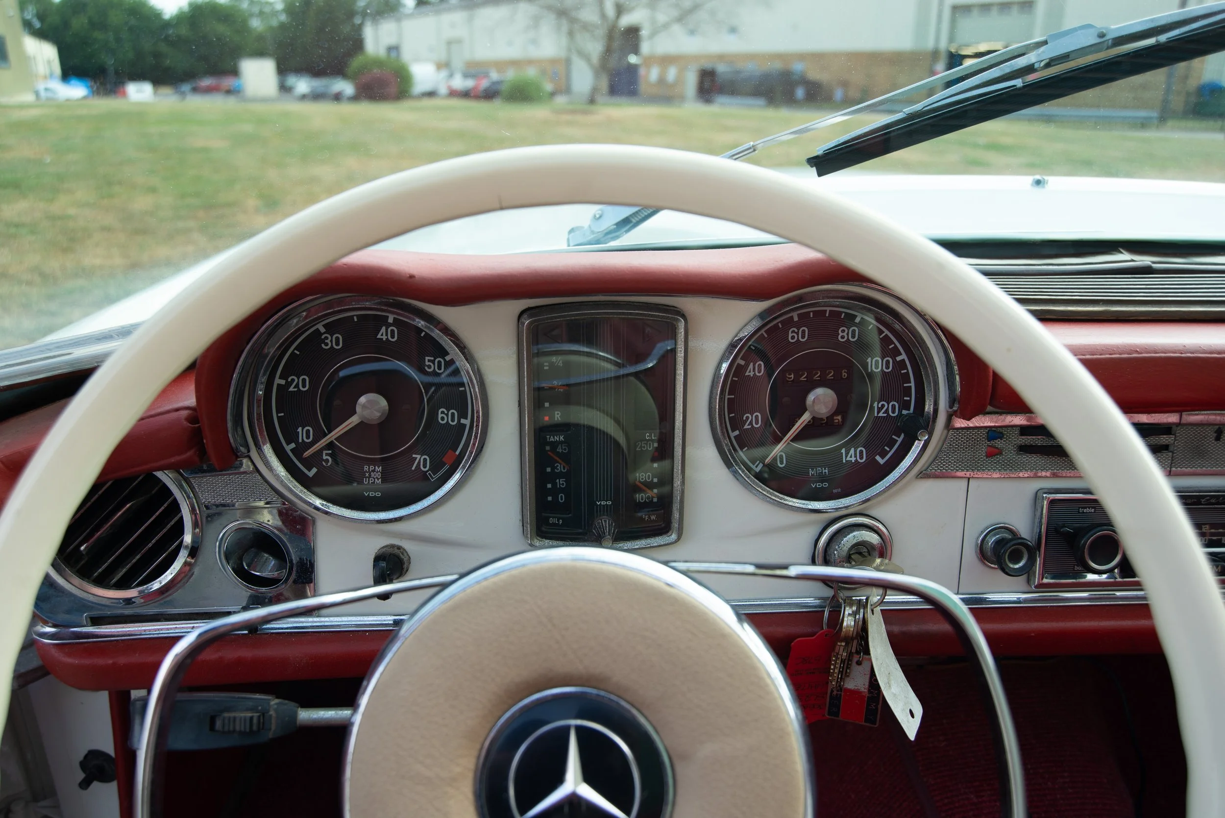 Mercedes 230SL-4.jpg