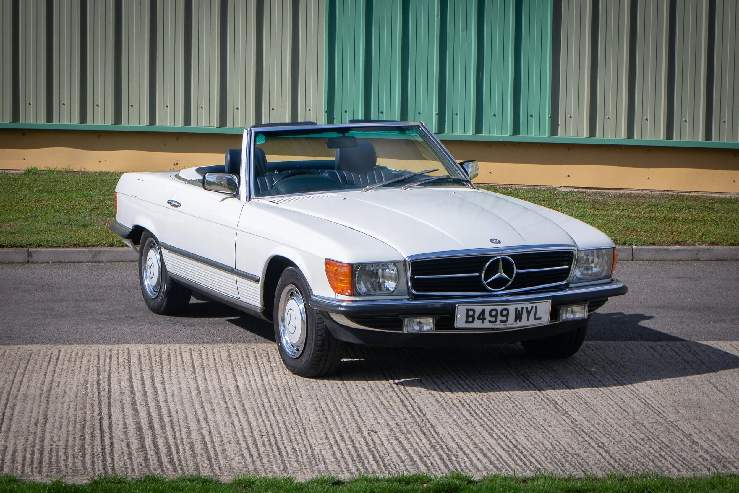 Mercedes 280SL-6.jpg