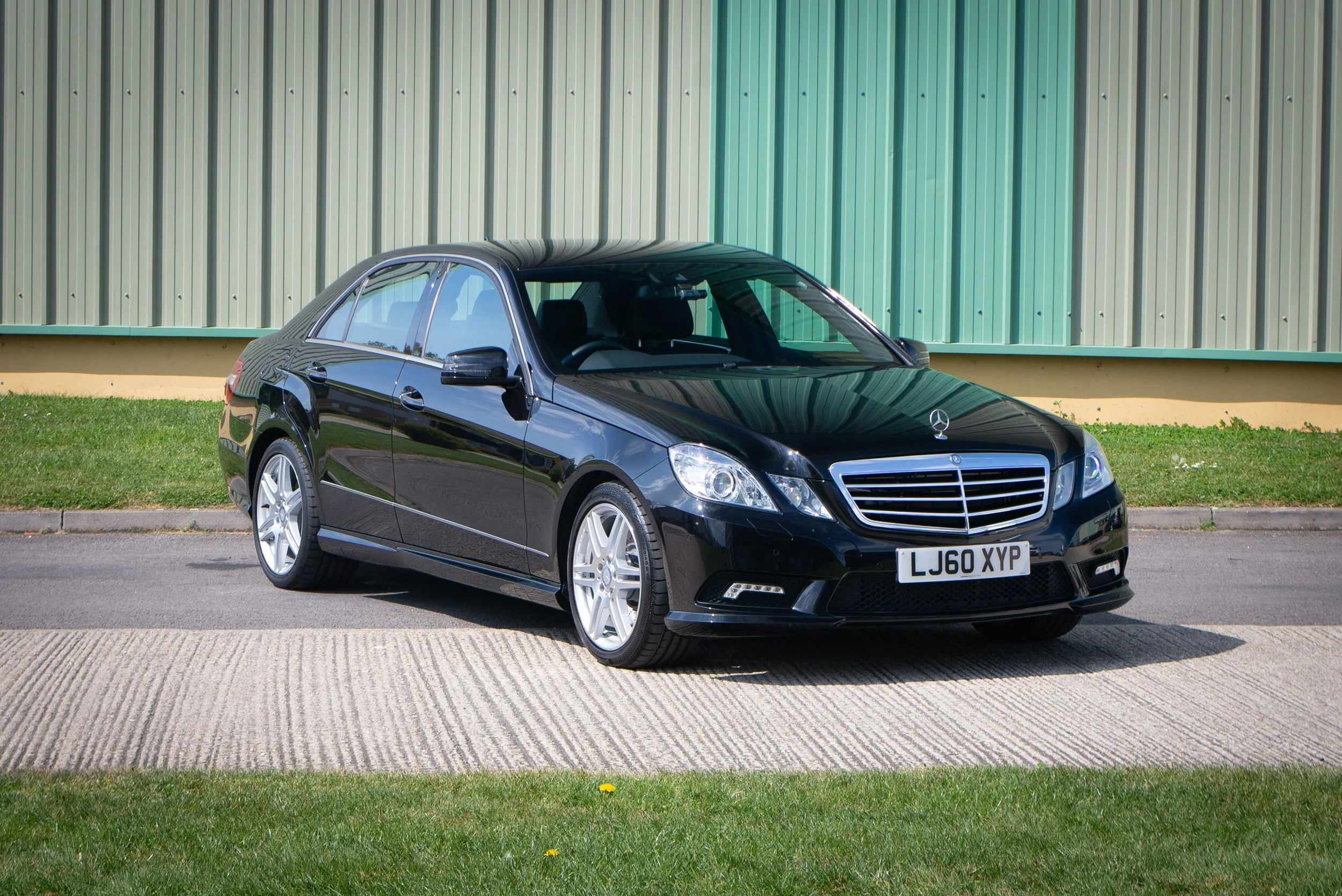 Mercedes E550-4.jpg