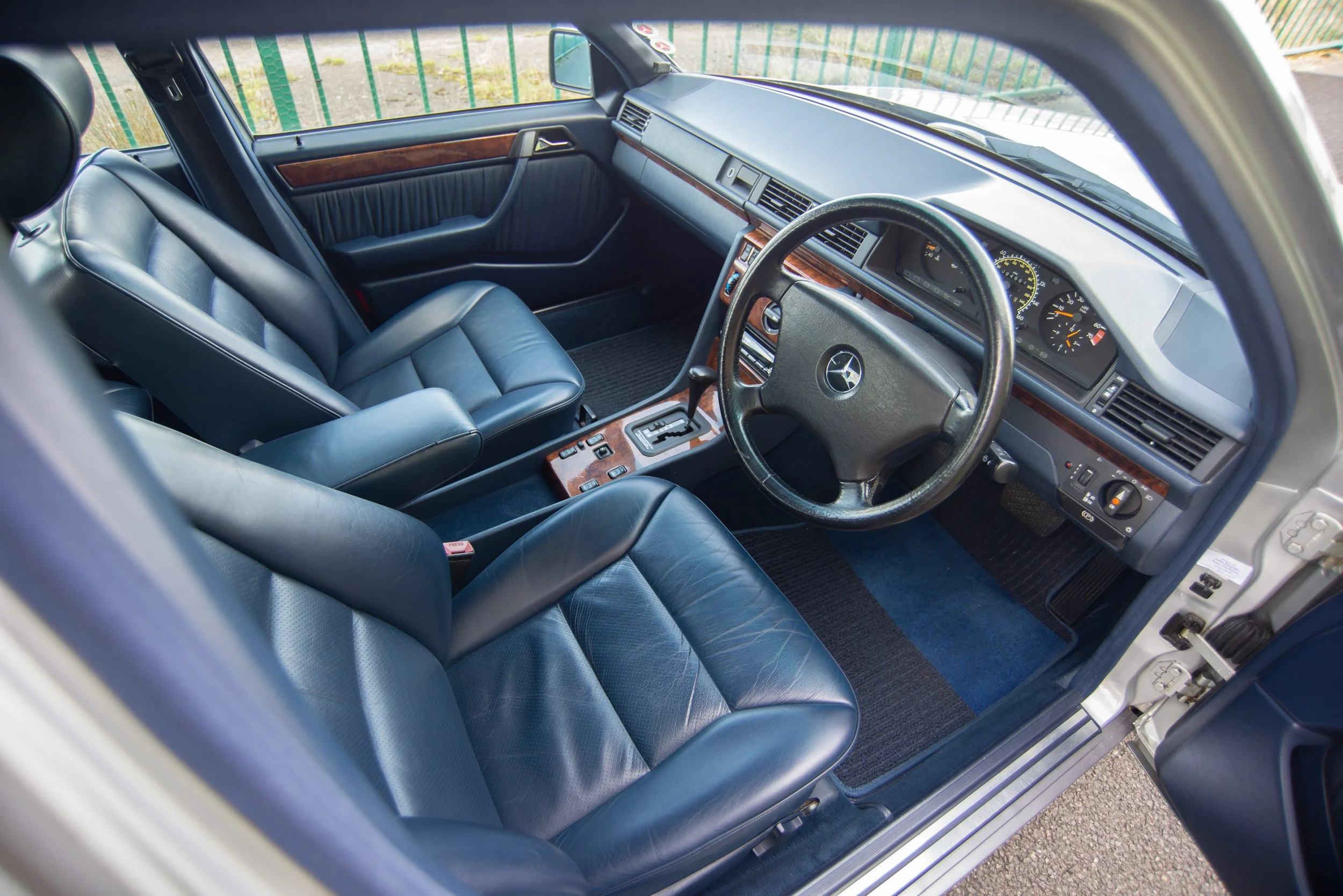 Mercedes 260E 2-12.jpg
