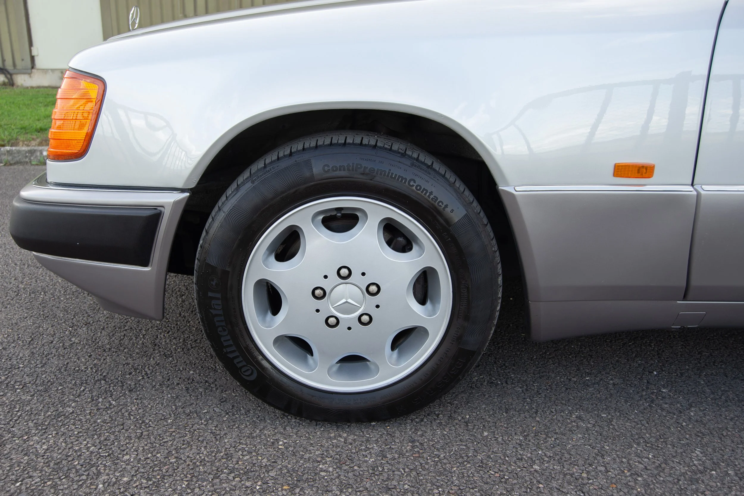 Mercedes 260E 2-11.jpg