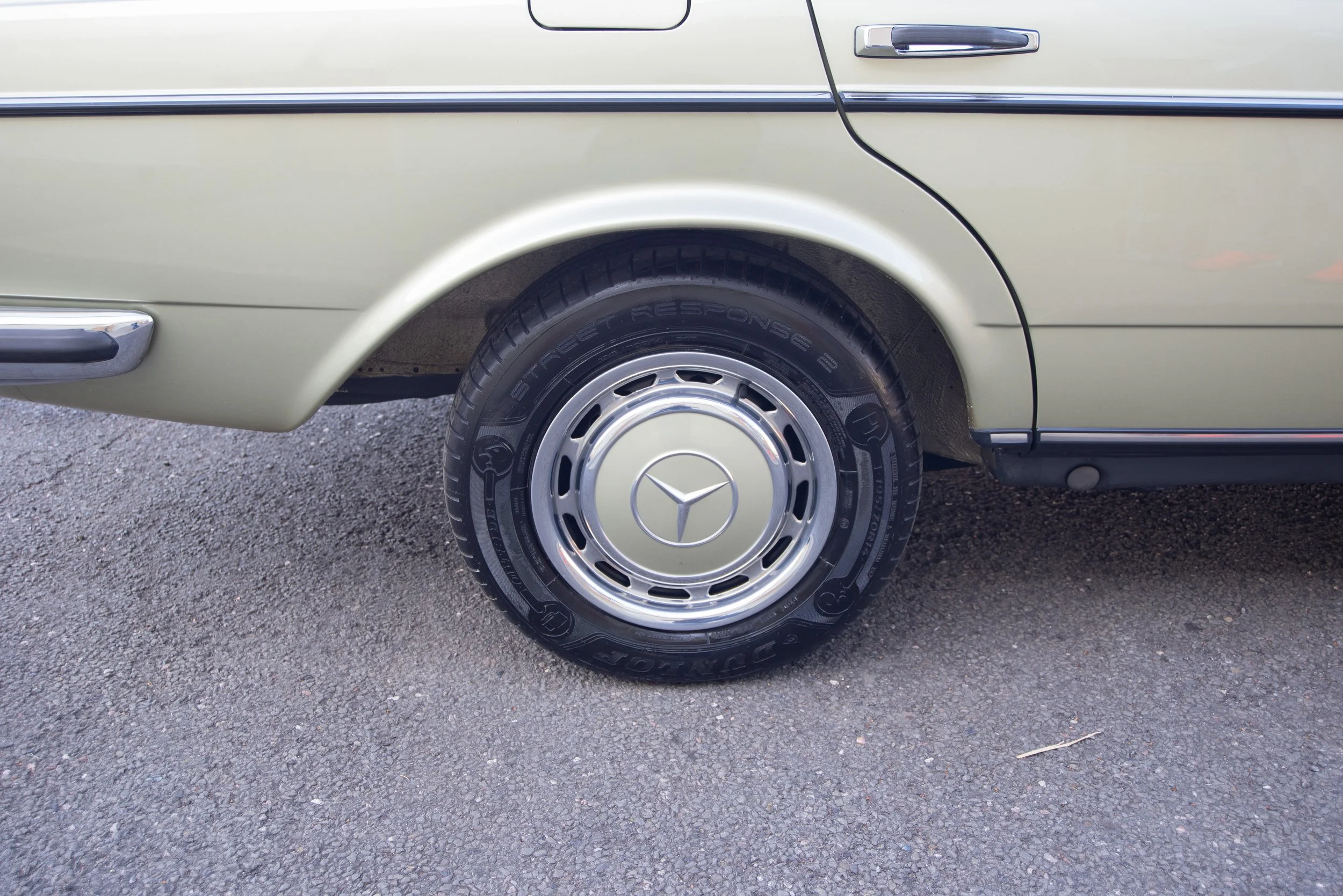 Mercedes 280E-17.jpg