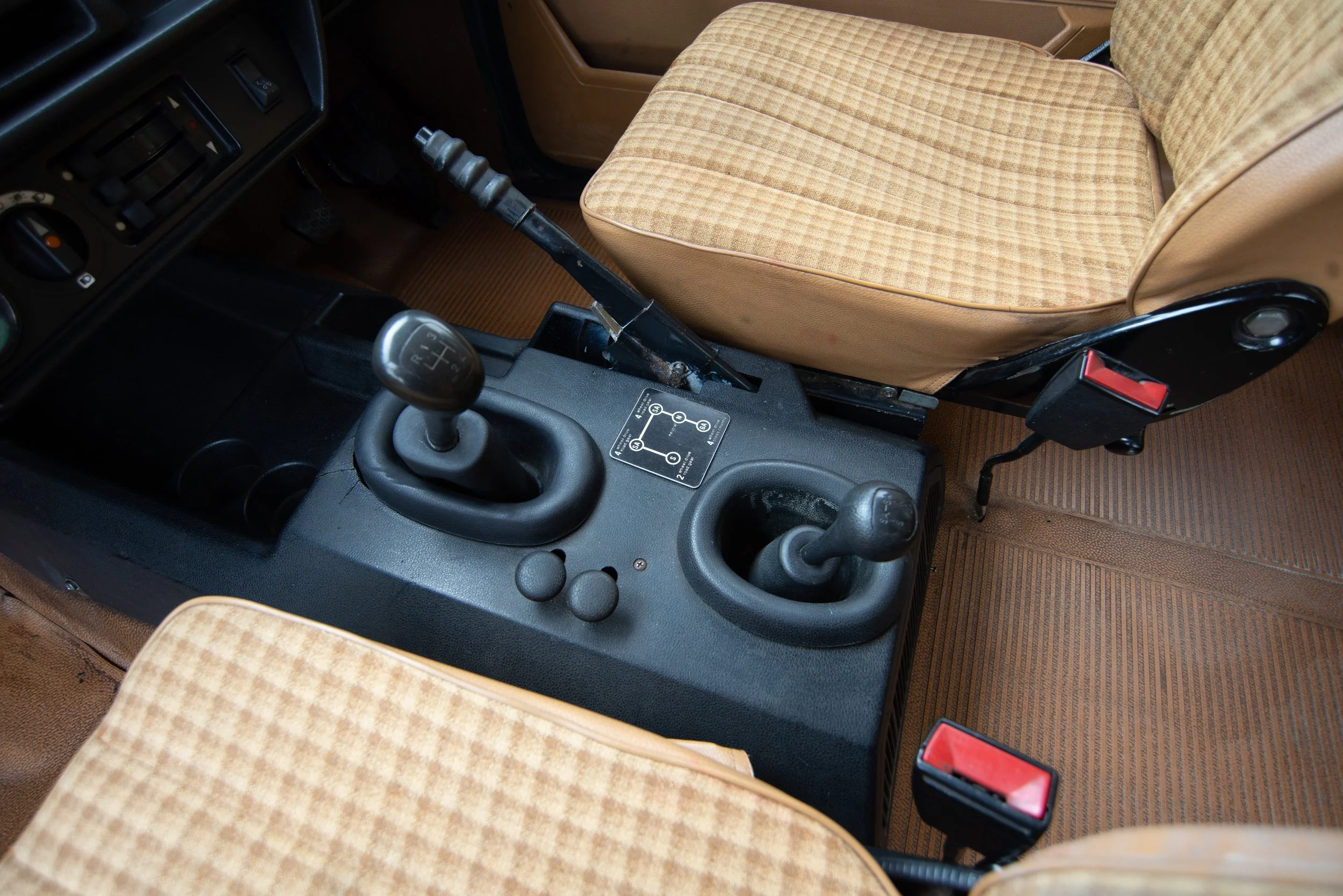 Mercedes 300GD-16.jpg