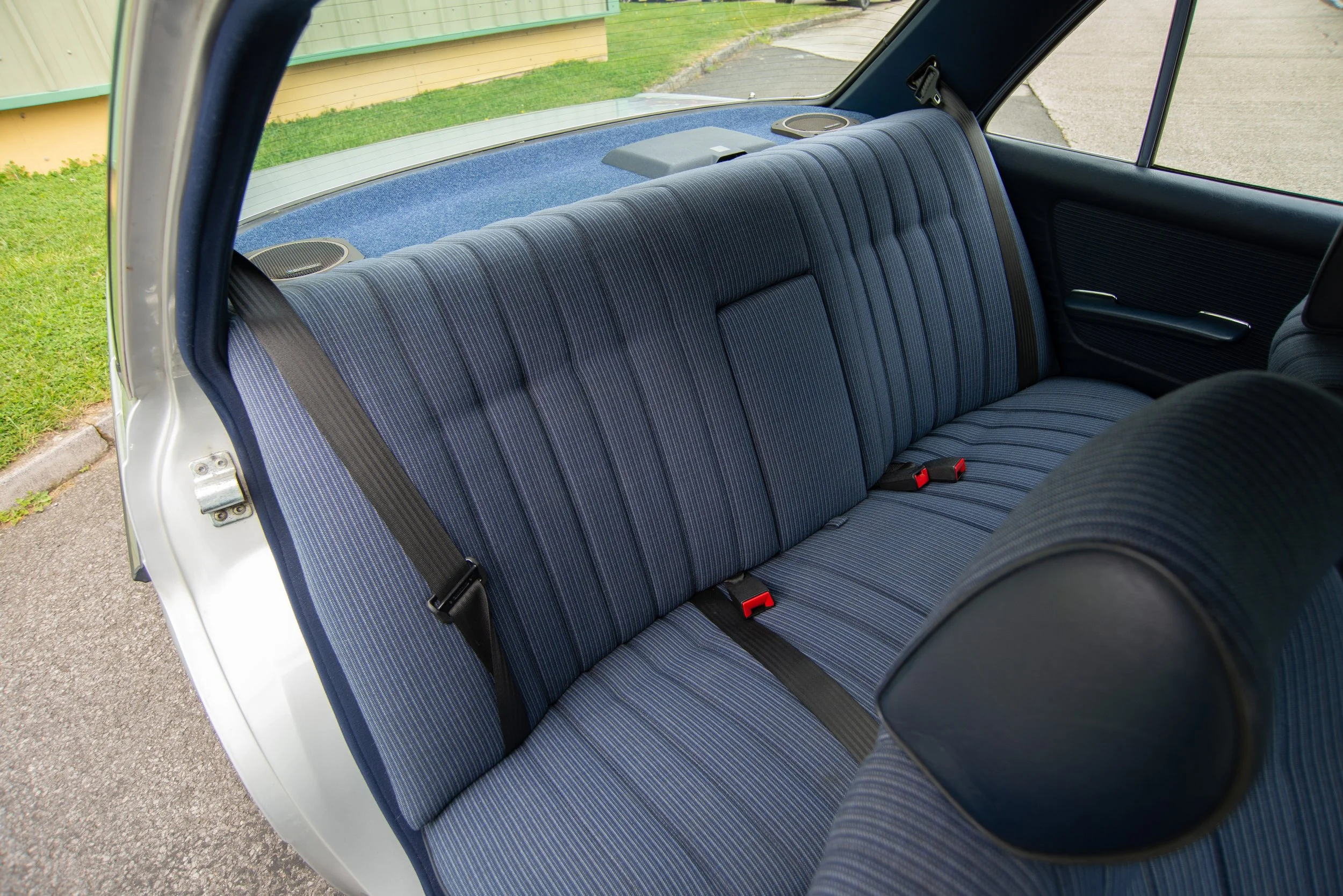 Mercedes 230E-11.jpg
