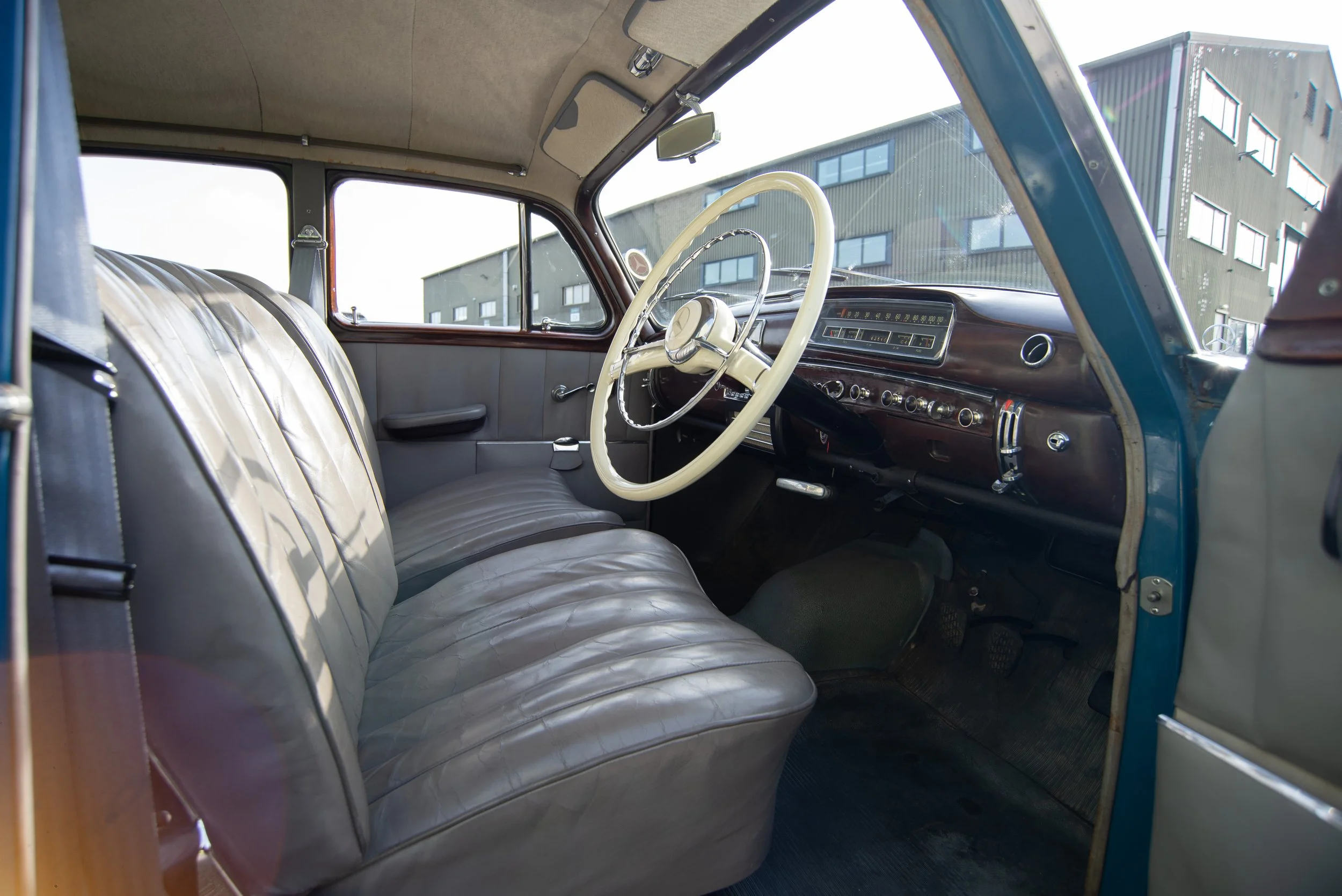 Mercedes 220-1-5.jpg