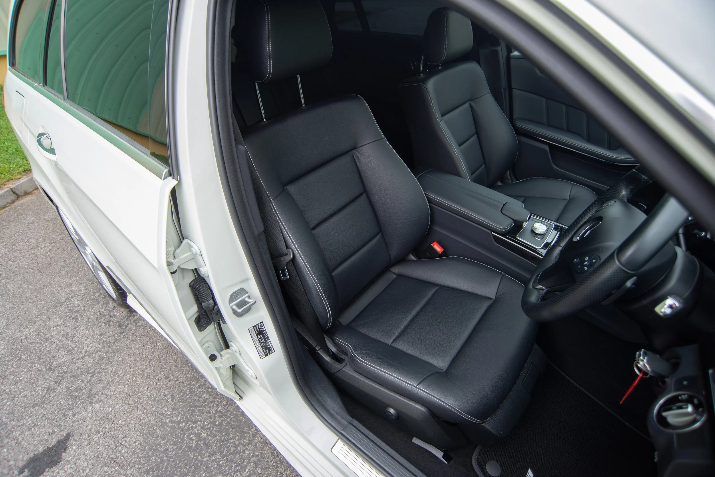 Mercedes E350 Estate-5.jpg