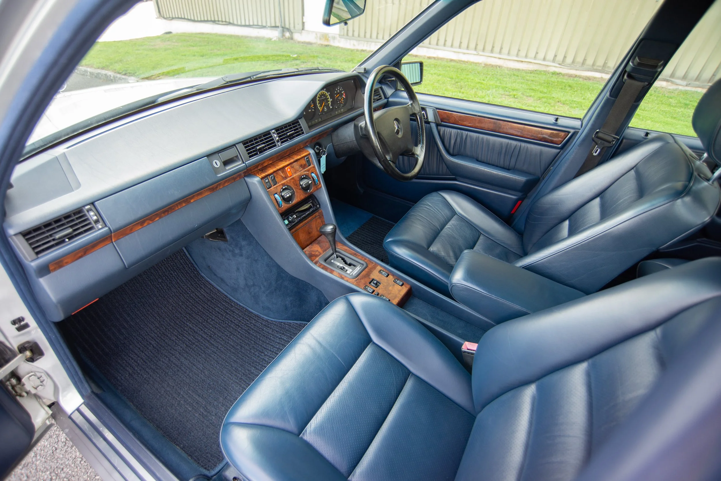 Mercedes 260E 2-20.jpg