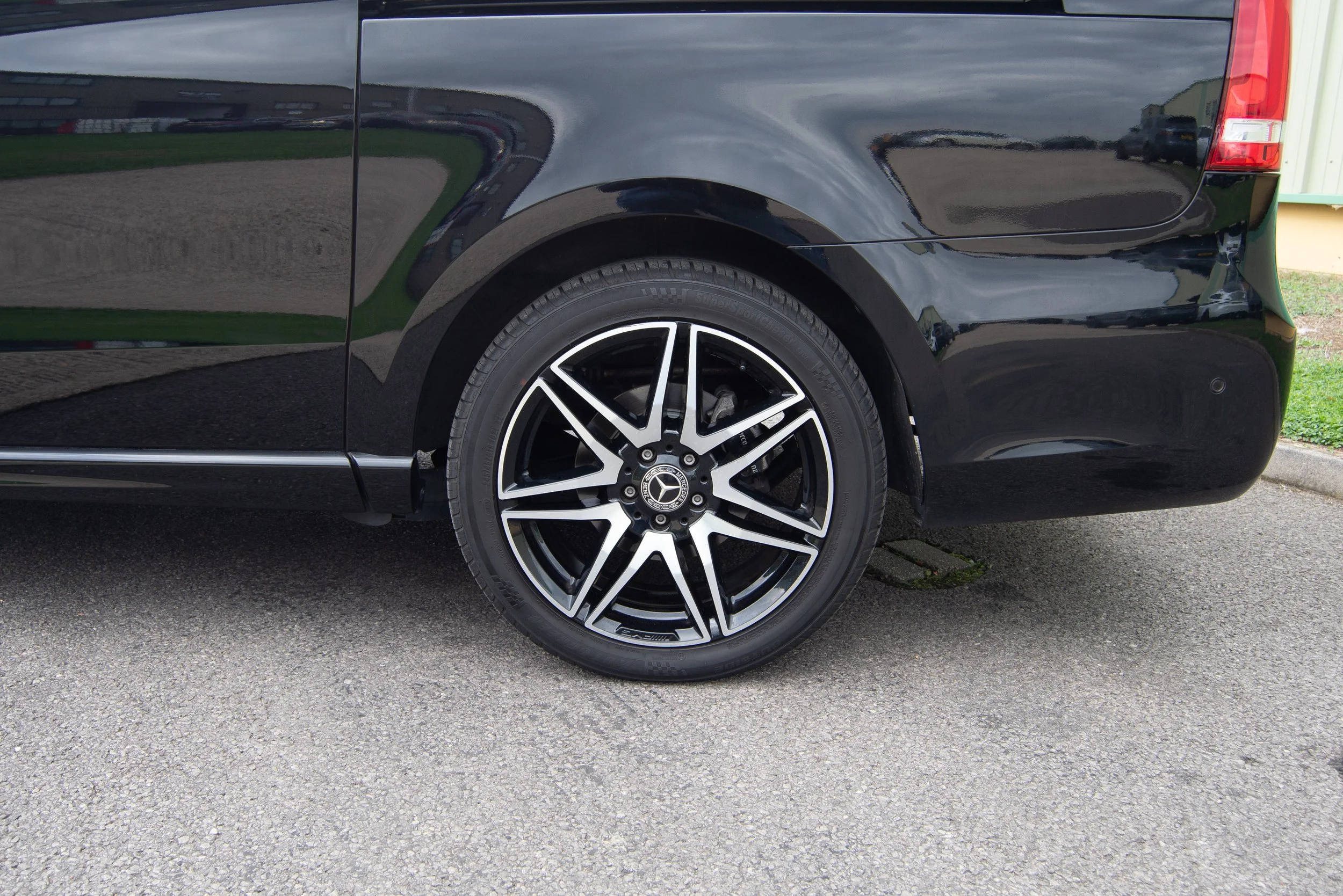 Mercedes V220D-16.jpg