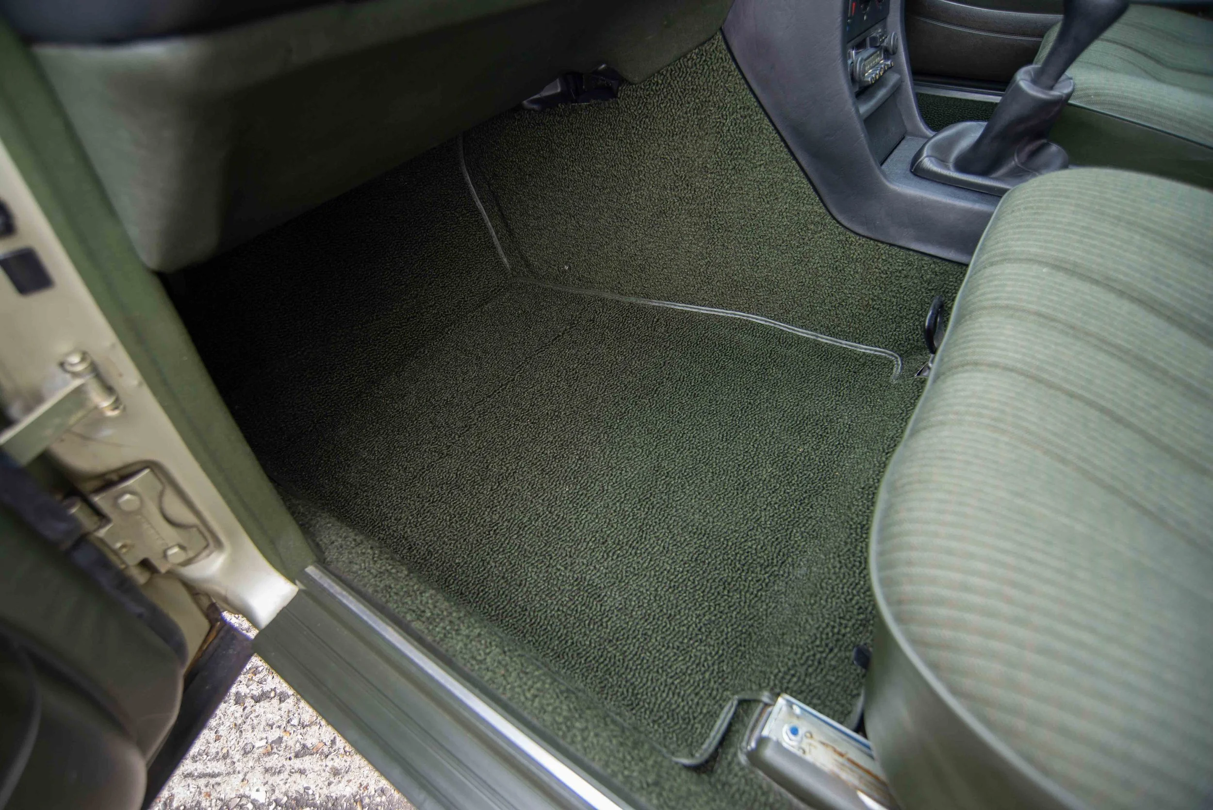 Mercedes 230E-16.jpg