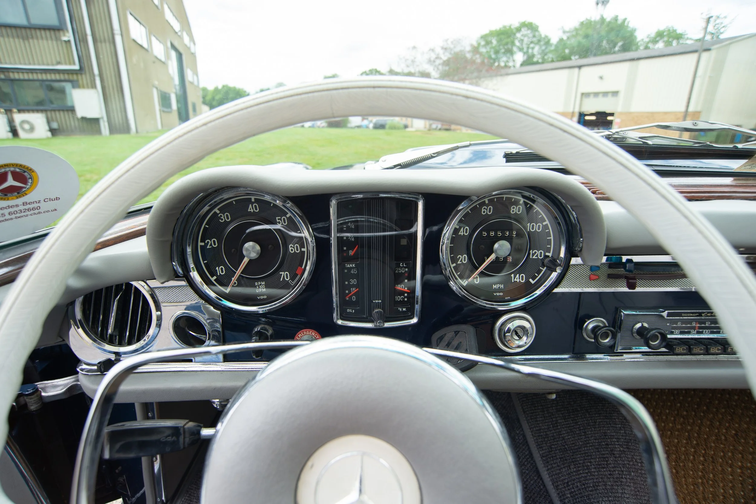 Mercedes 230SL-8.jpg