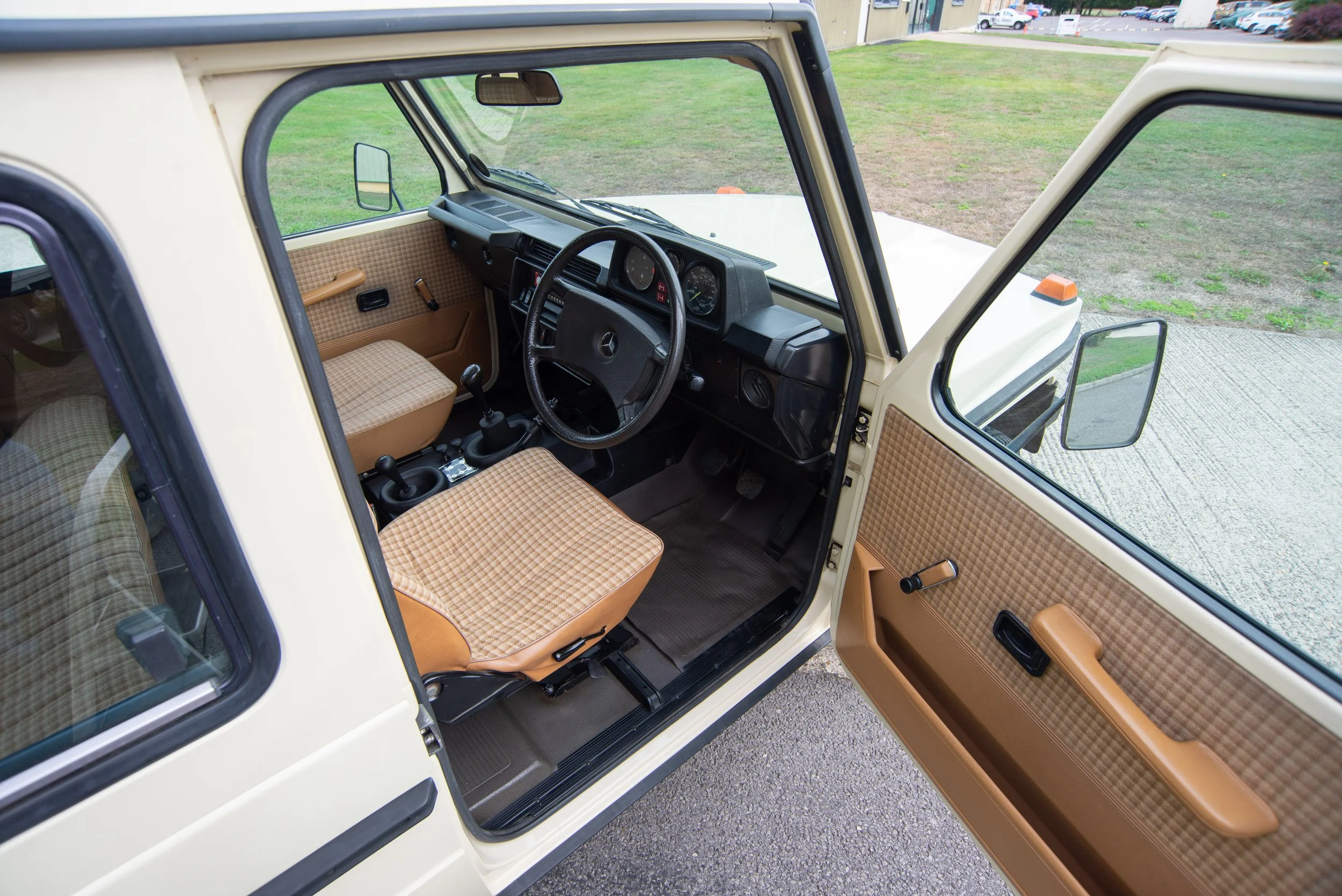 Mercedes 230GE-3.jpg
