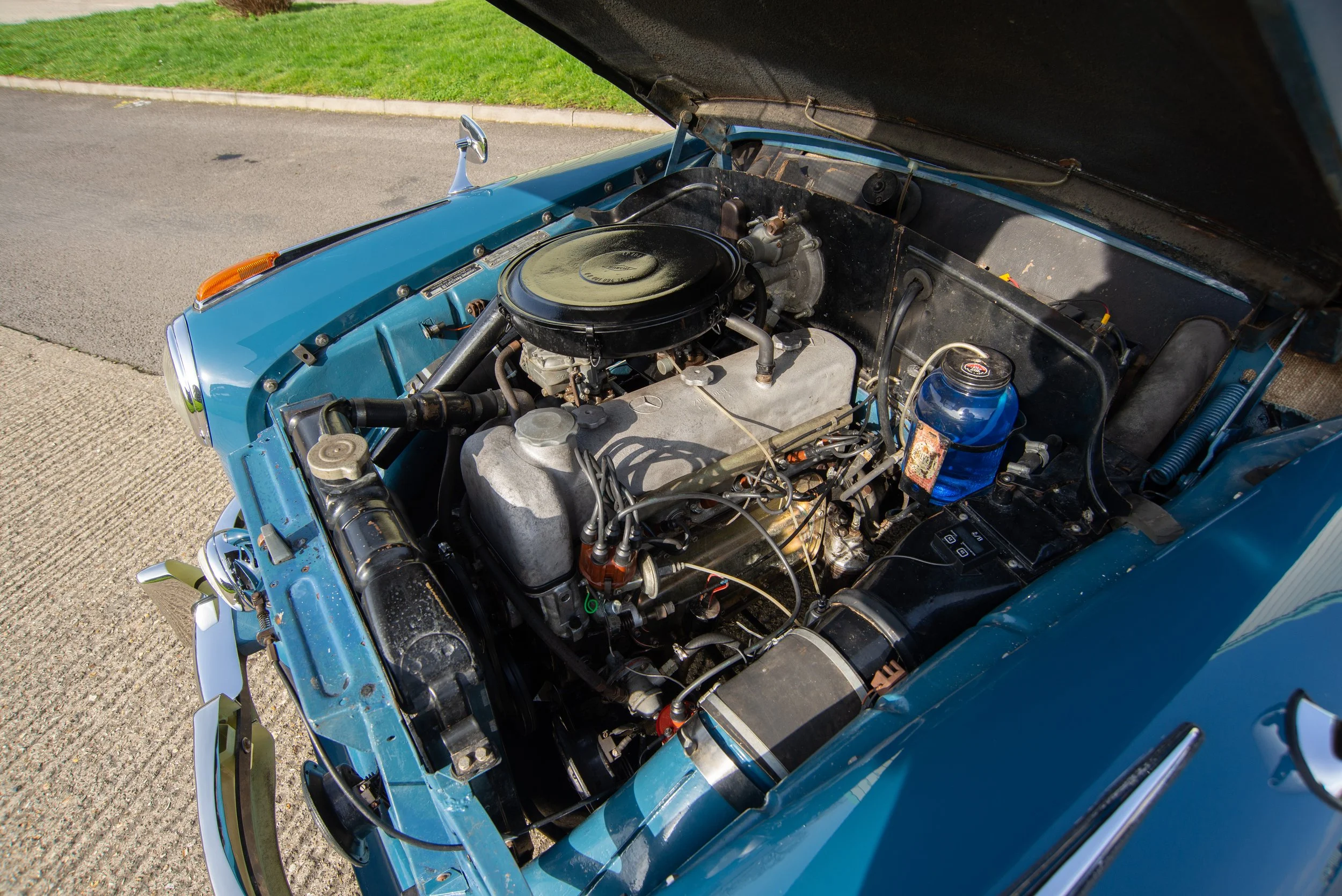 Mercedes 220-1-11.jpg