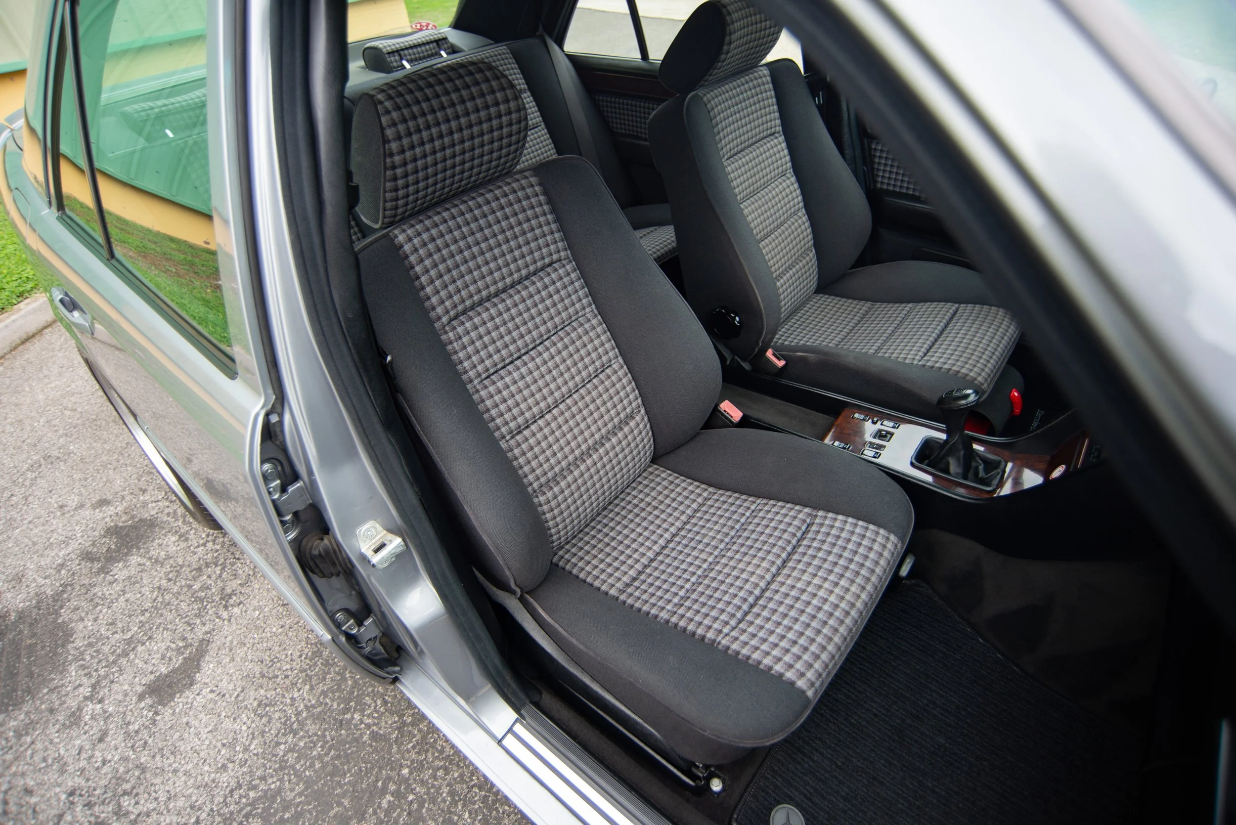 Mercedes 300E 3.4 AMG-11.jpg