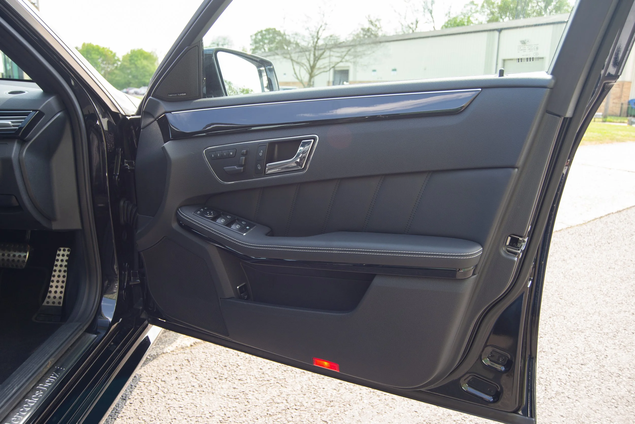 Mercedes E550-12.jpg