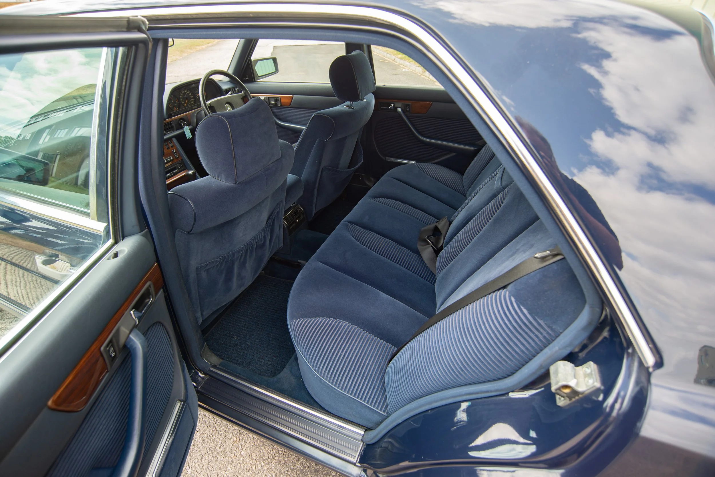 Mercedes 300SE-12.jpg