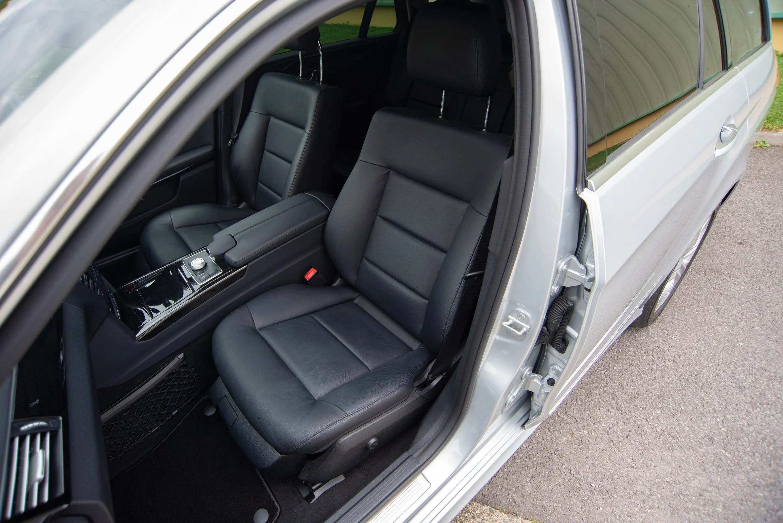 Mercedes E350 Estate 2-4.jpg