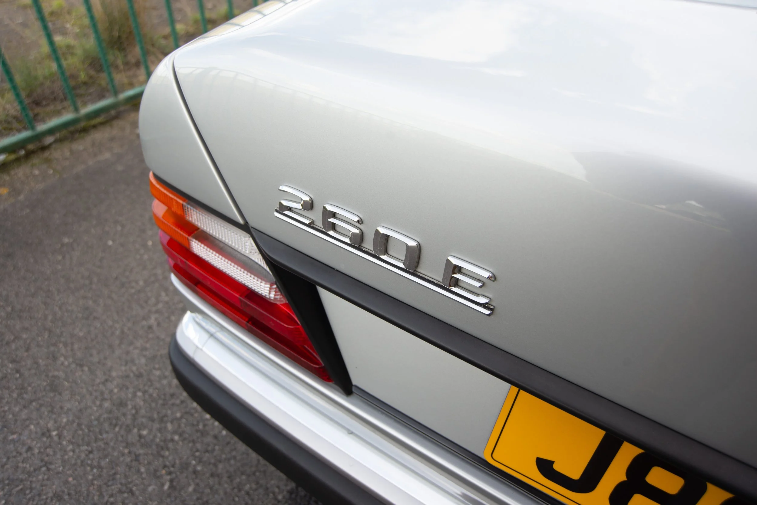 Mercedes 260E 2-28.jpg