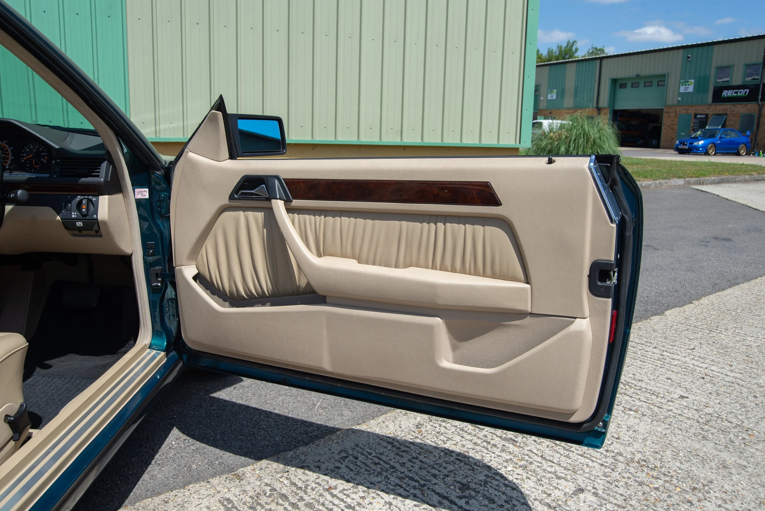 Mercedes E320 Cabriolet-13.jpg