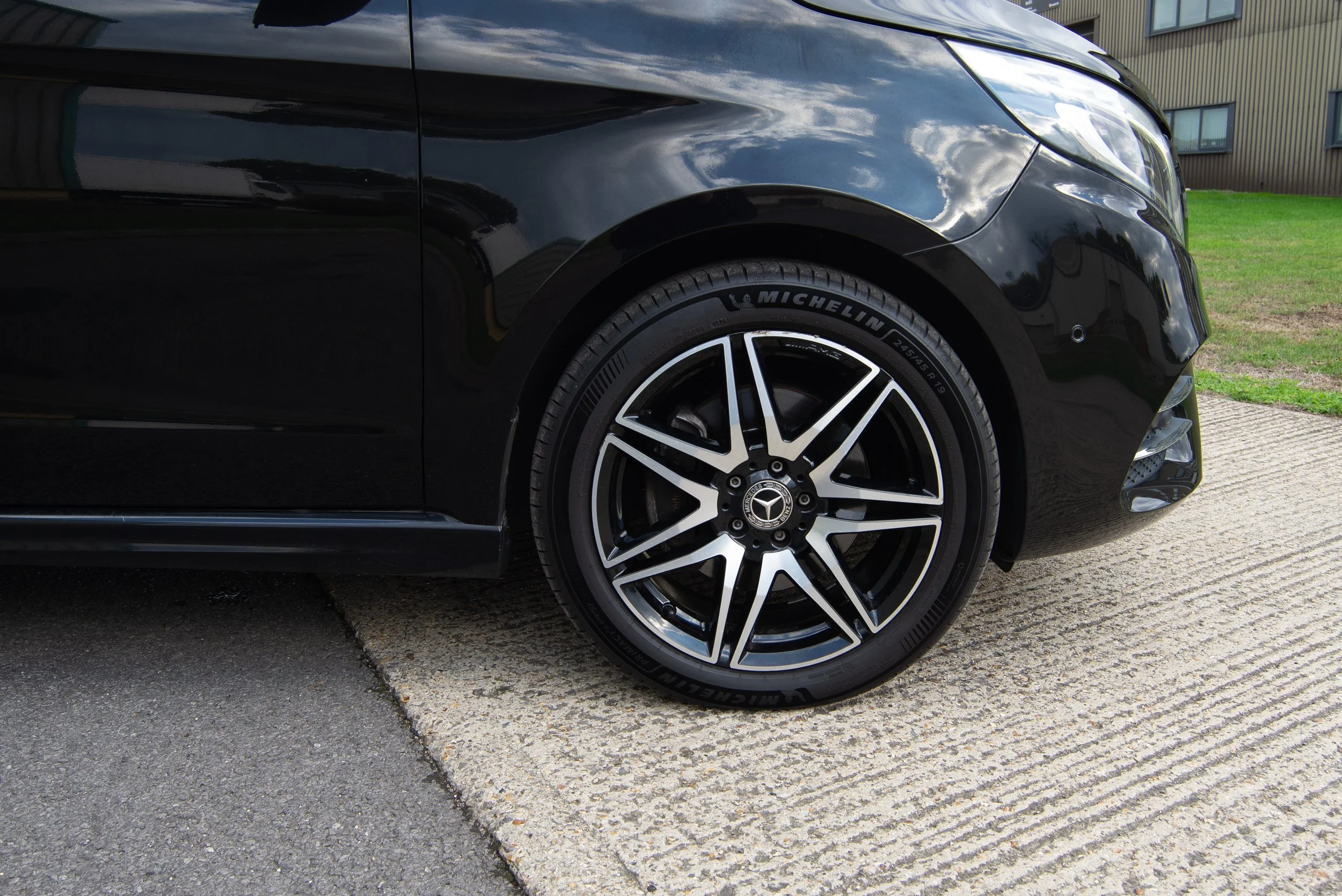 Mercedes V220D-18.jpg