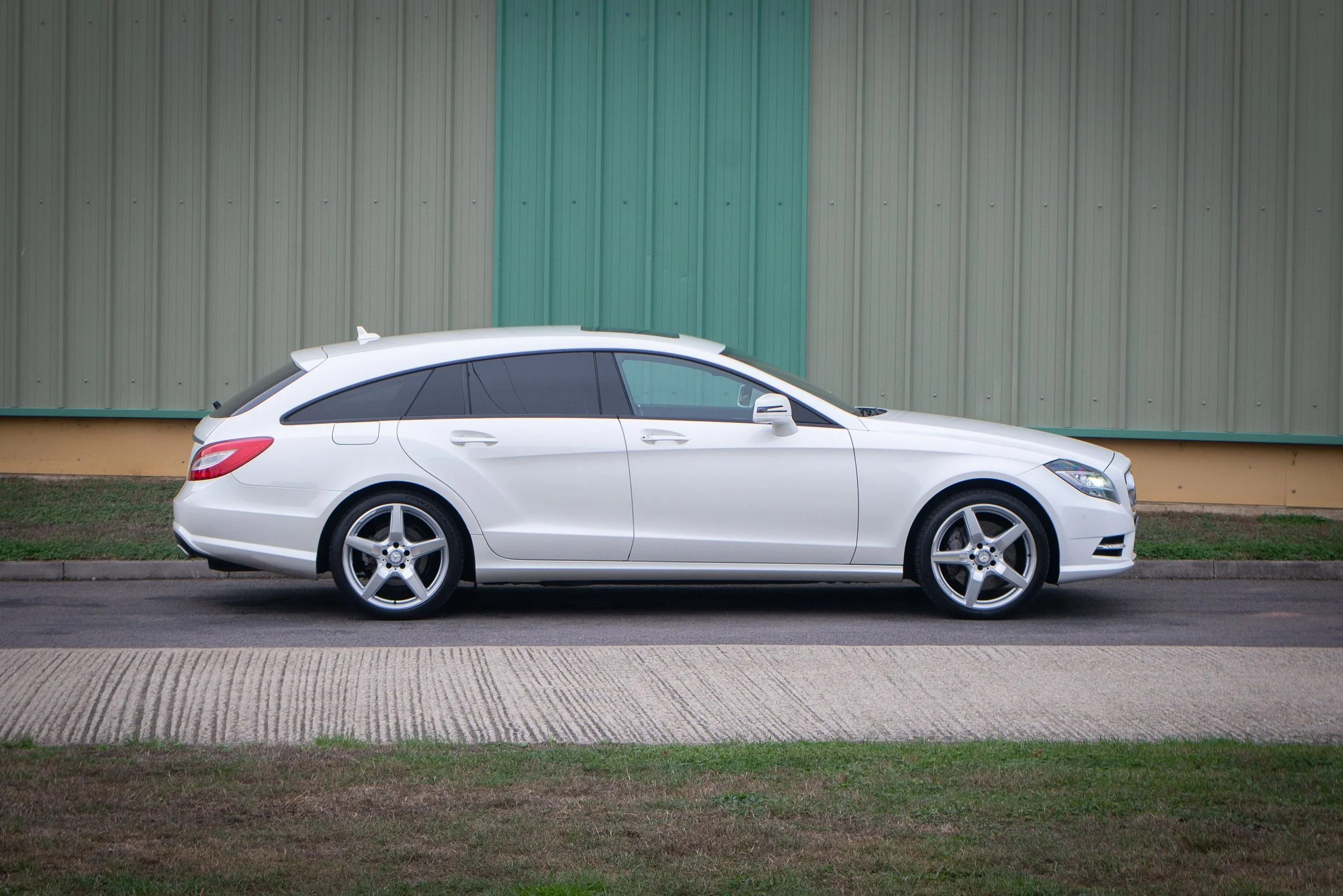 Mercedes CLS350 Shooting Brake 2-6.jpg