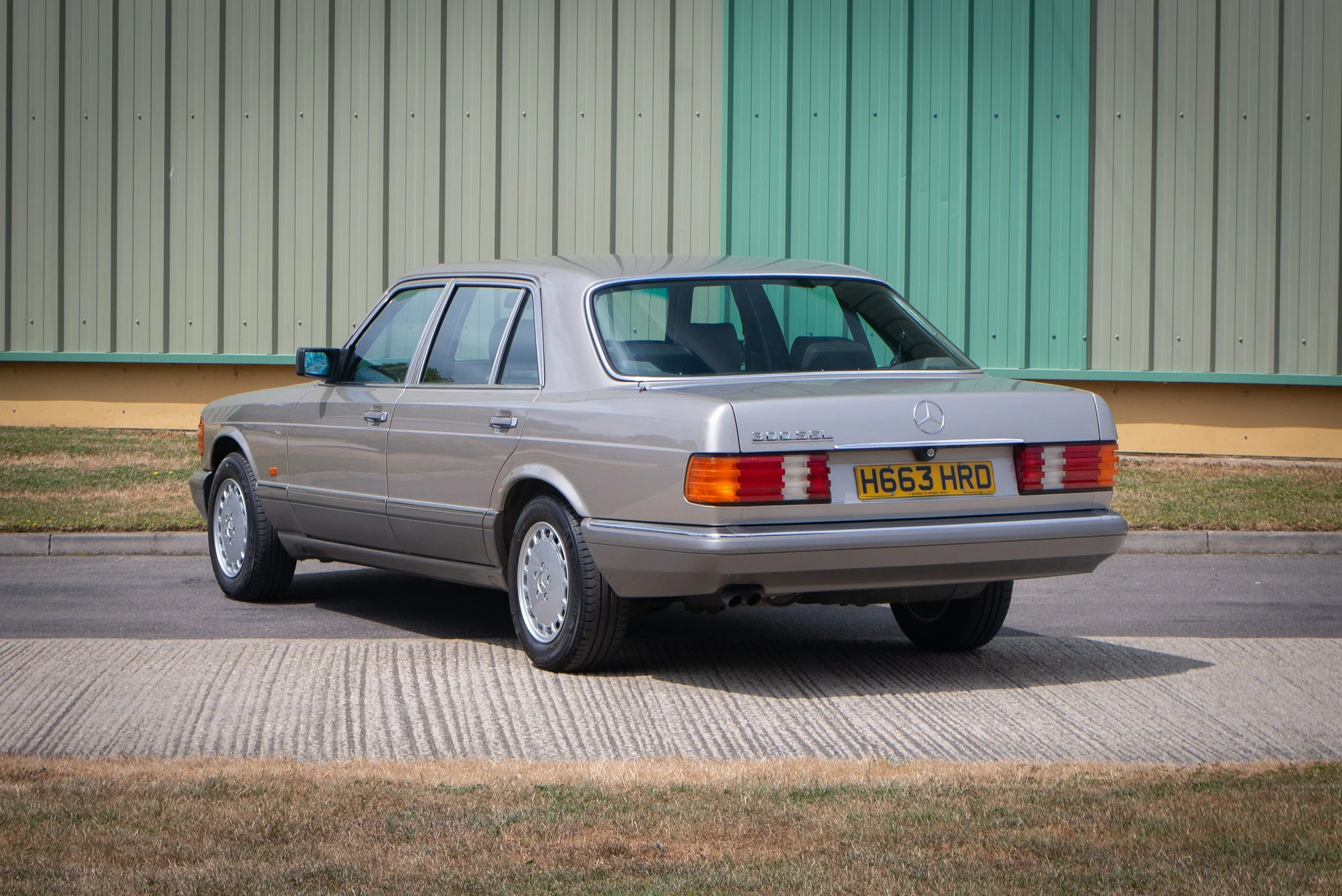 Mercedes 300SEL-28.jpg