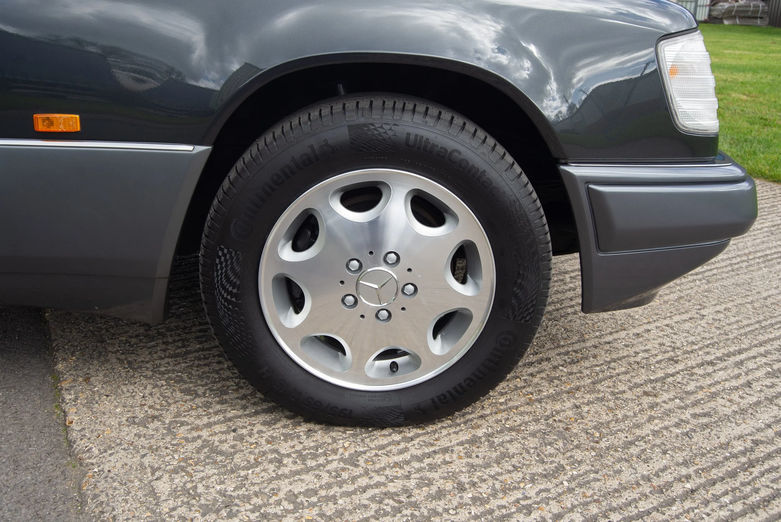 Mercedes E280 Estate-18.jpg