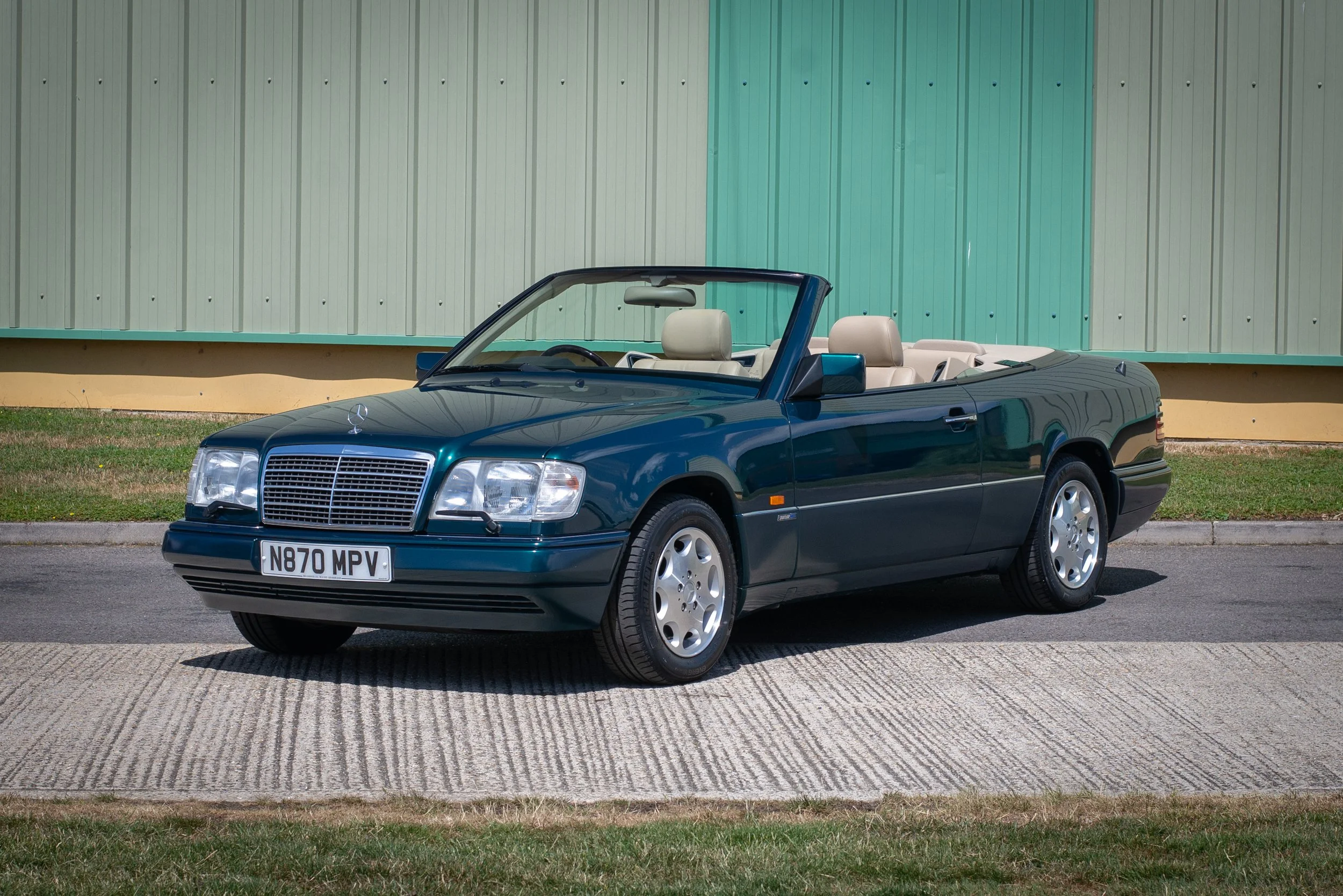 Mercedes E320 Cabriolet-2.jpg