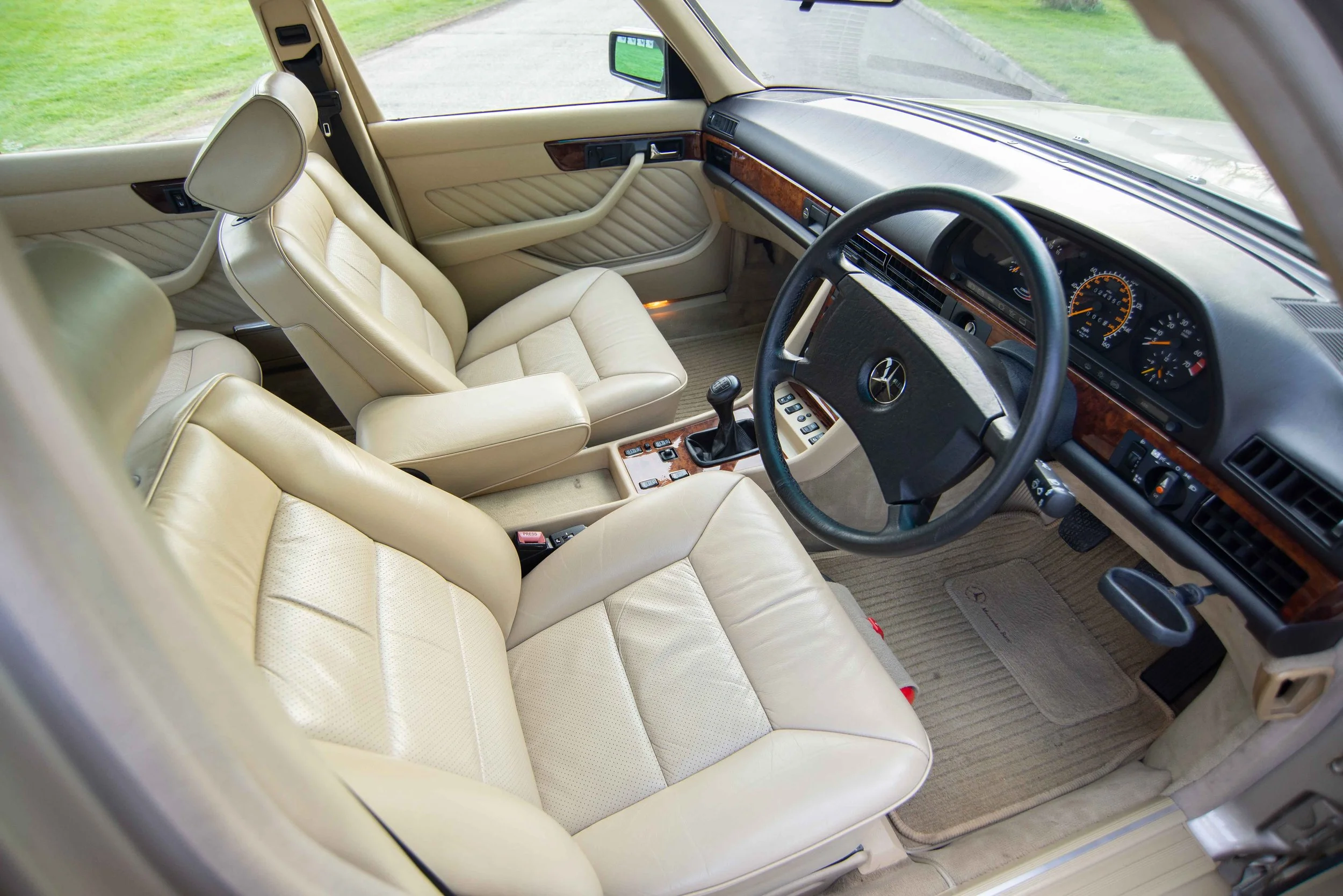 Mercedes 300SE-20.jpg