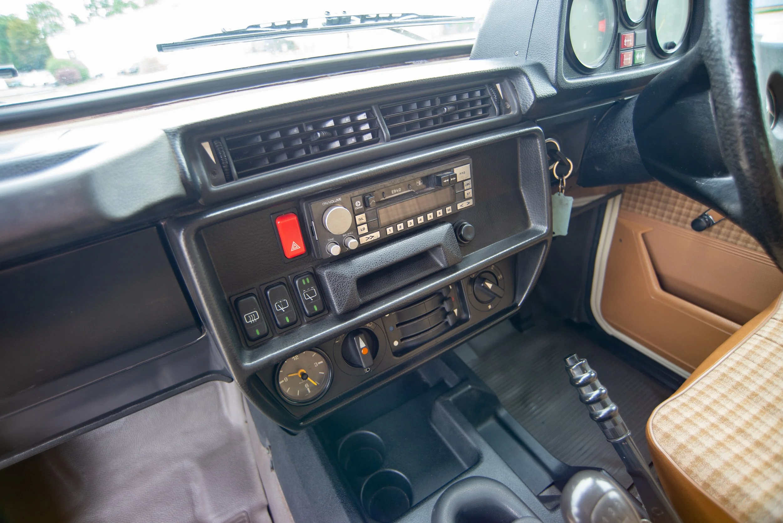 Mercedes 230GE-7.jpg