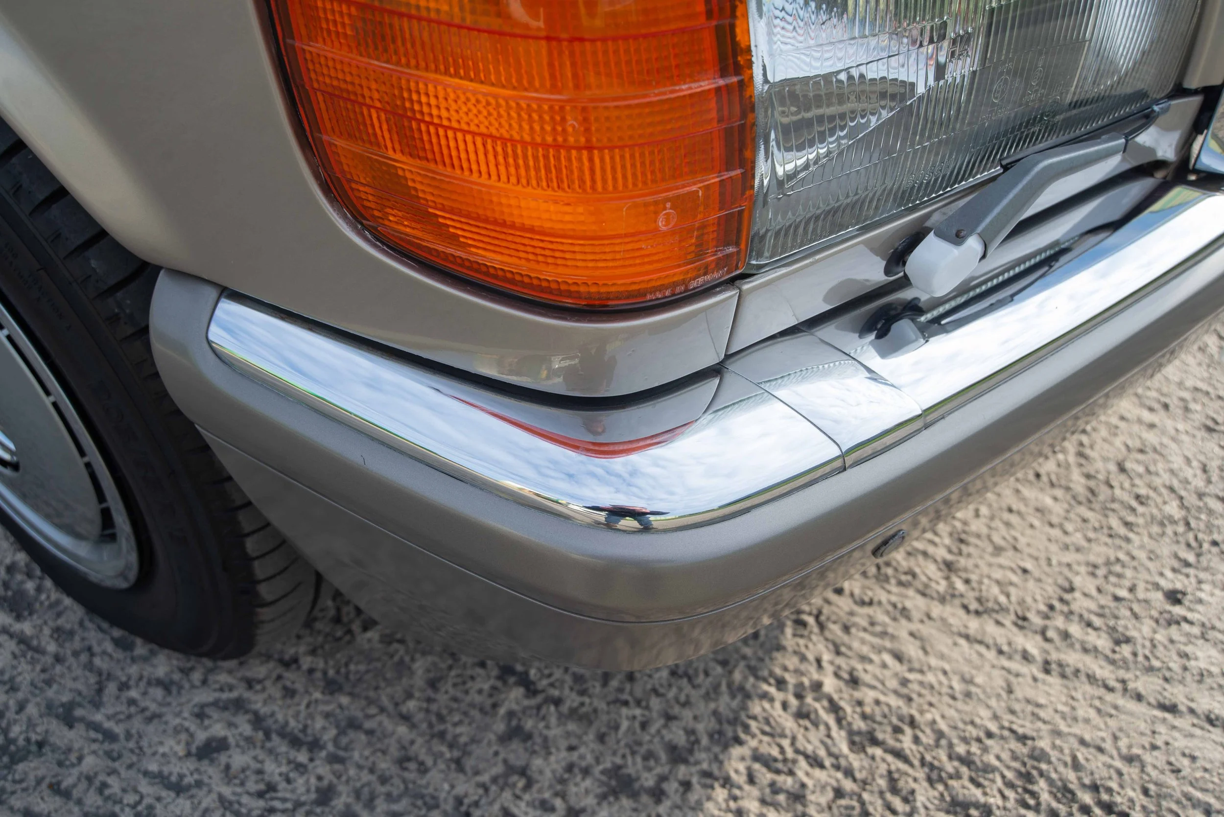 Mercedes 300SE-10.jpg