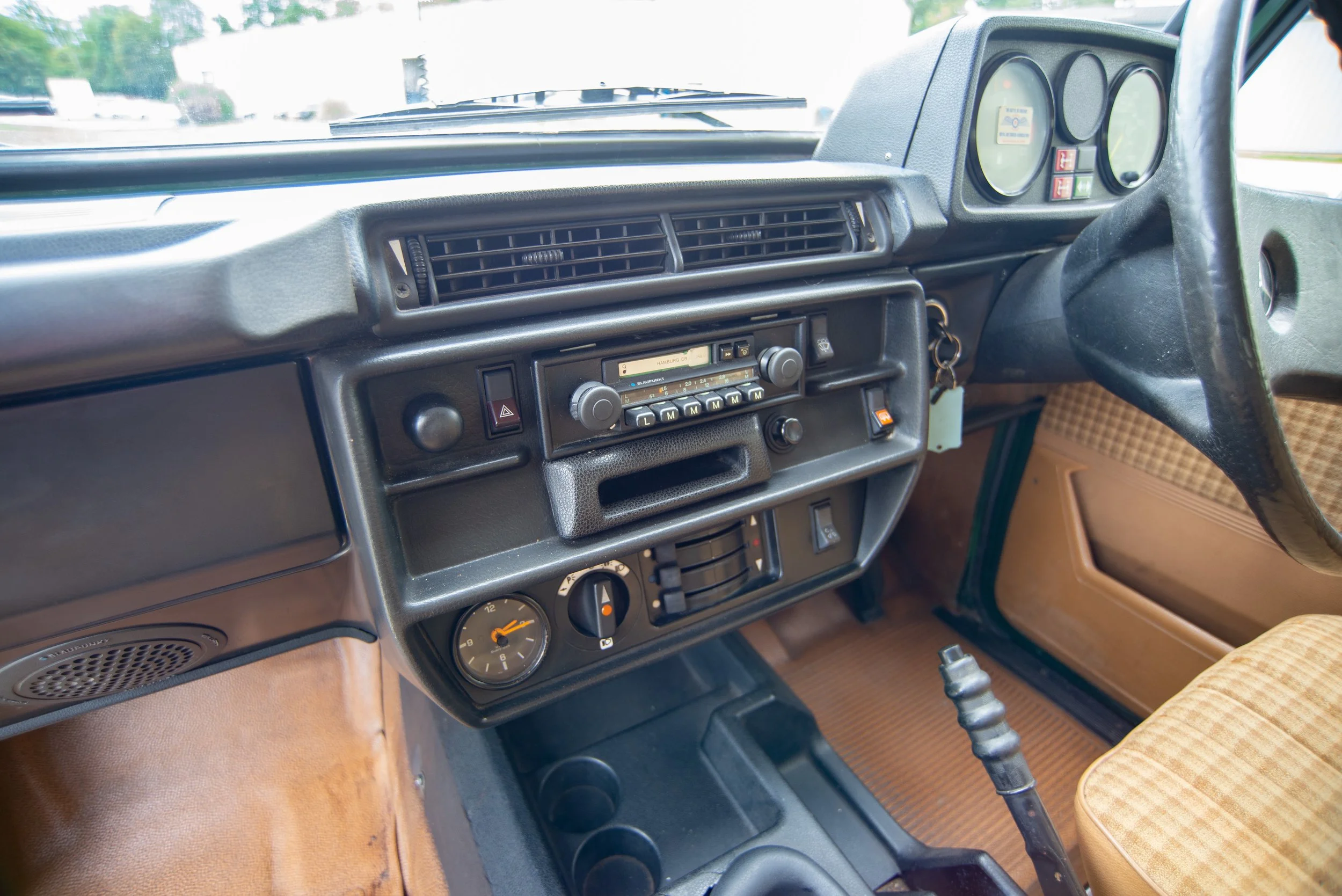 Mercedes 300GD-17.jpg