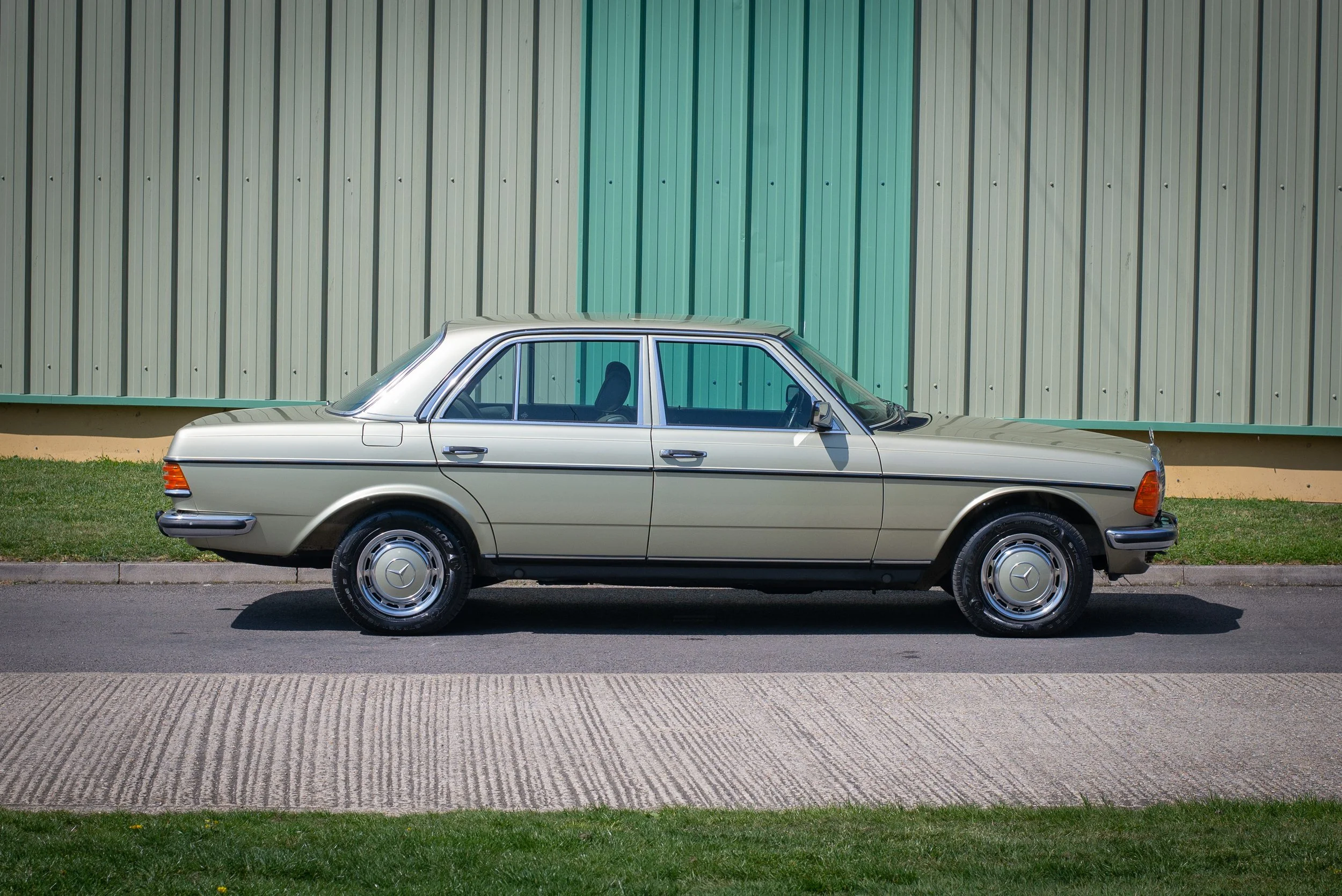 Mercedes 280E-26.jpg