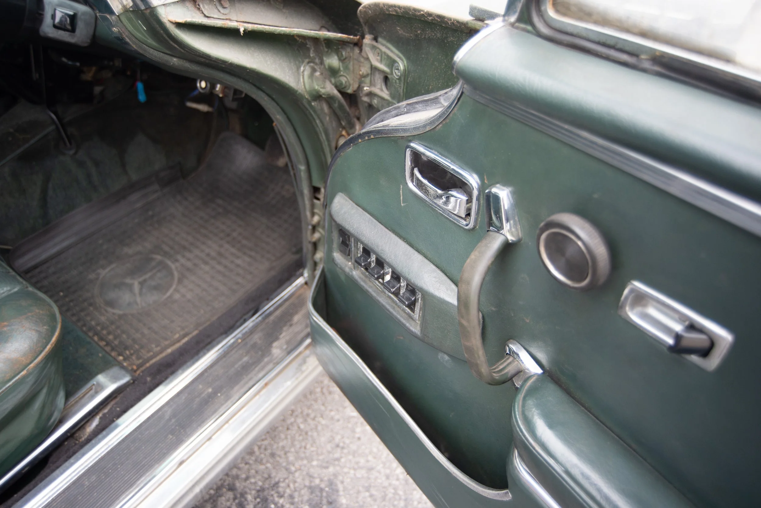 Mercedes 280SE Coupe-28.jpg
