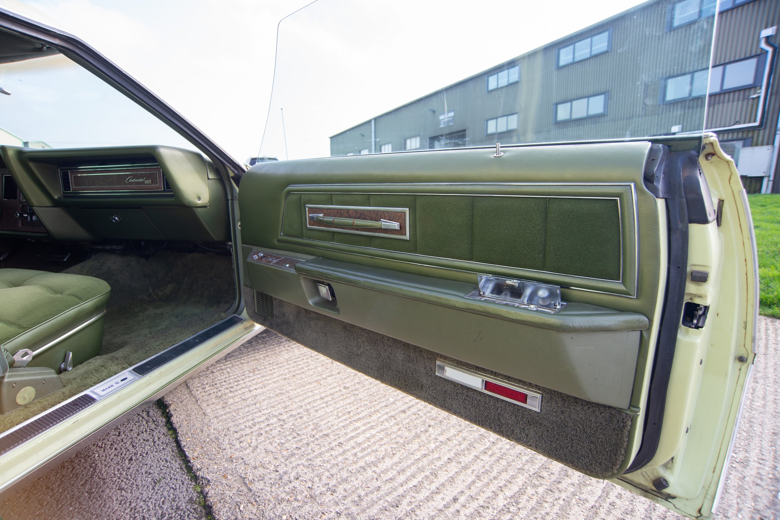 Lincoln Continental-33.jpg