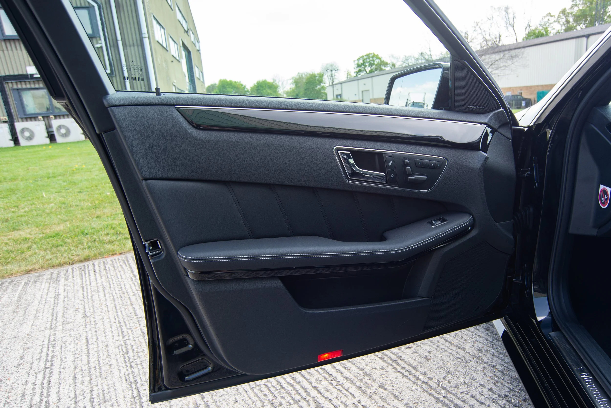 Mercedes E550-16.jpg