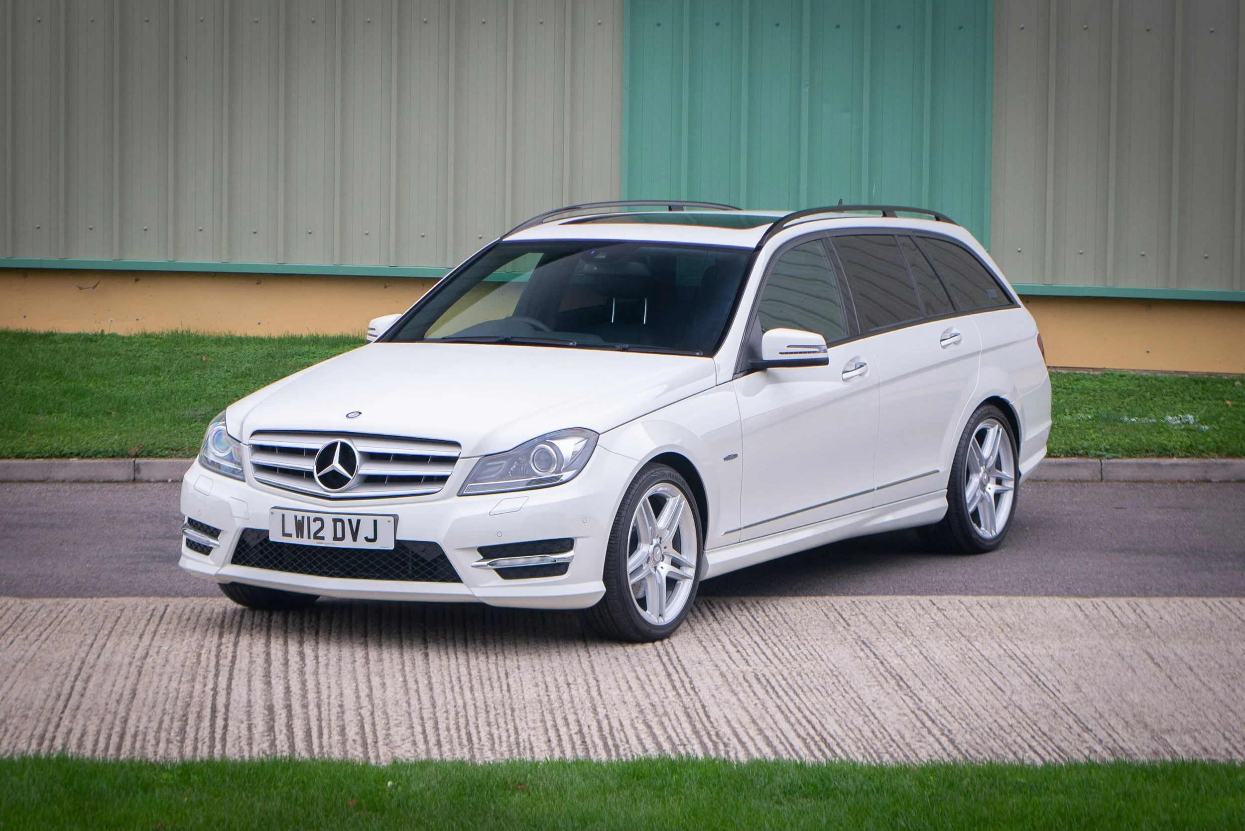 Mercedes C350 Estate-23.jpg