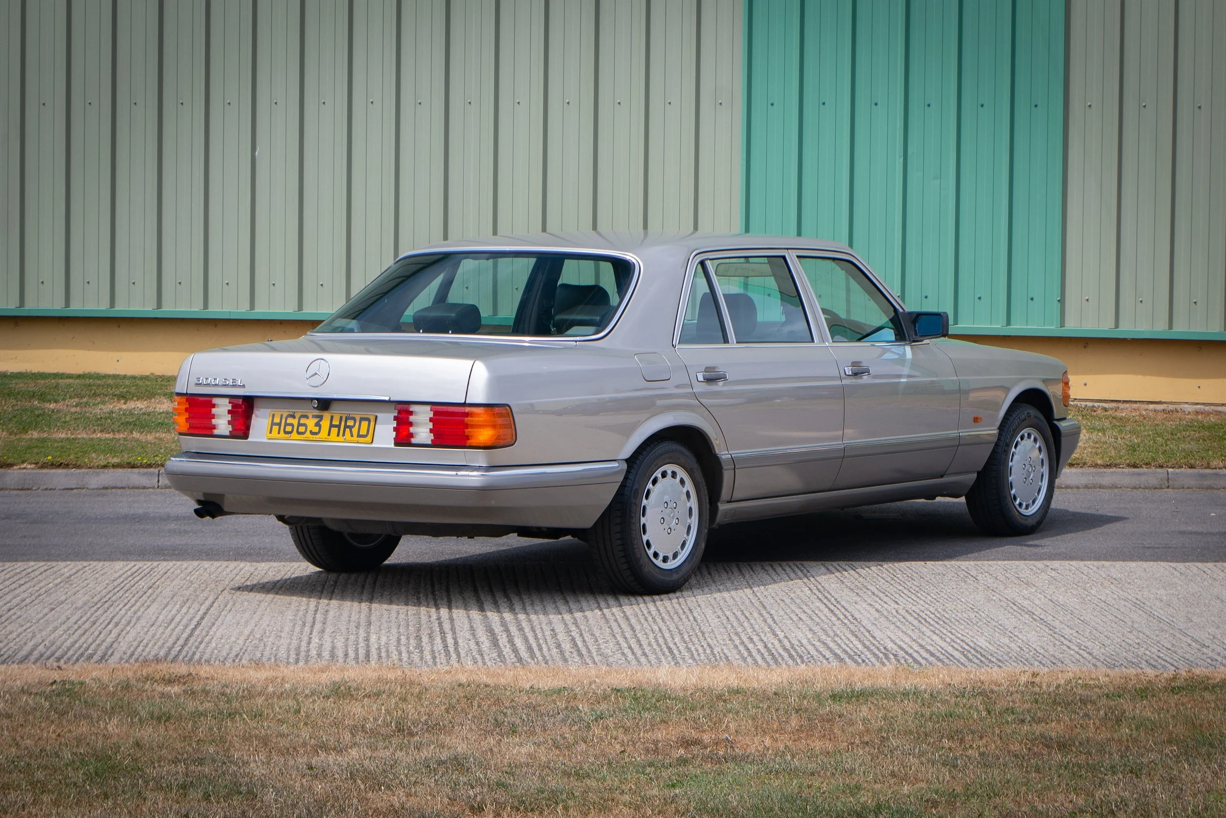 Mercedes 300SEL-29.jpg