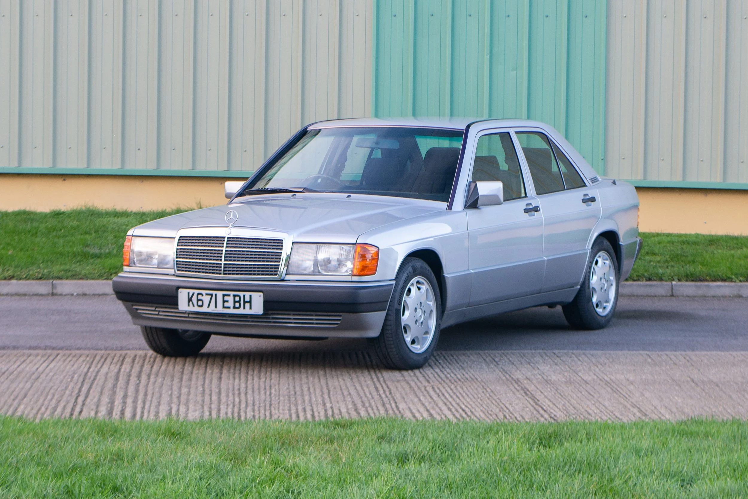 Mercedes 190E 2.0-23.jpg