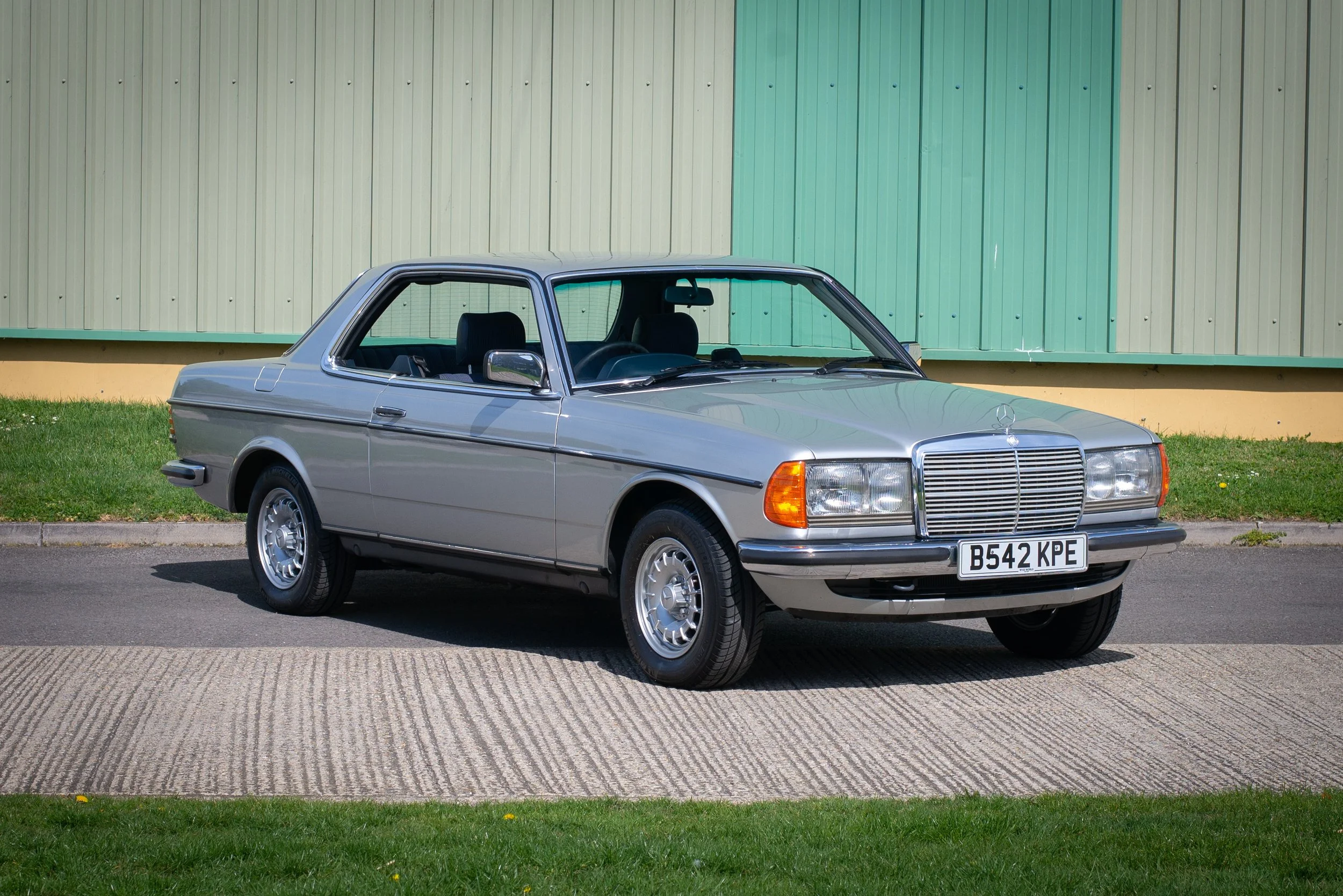 Mercedes 230CE-4.jpg