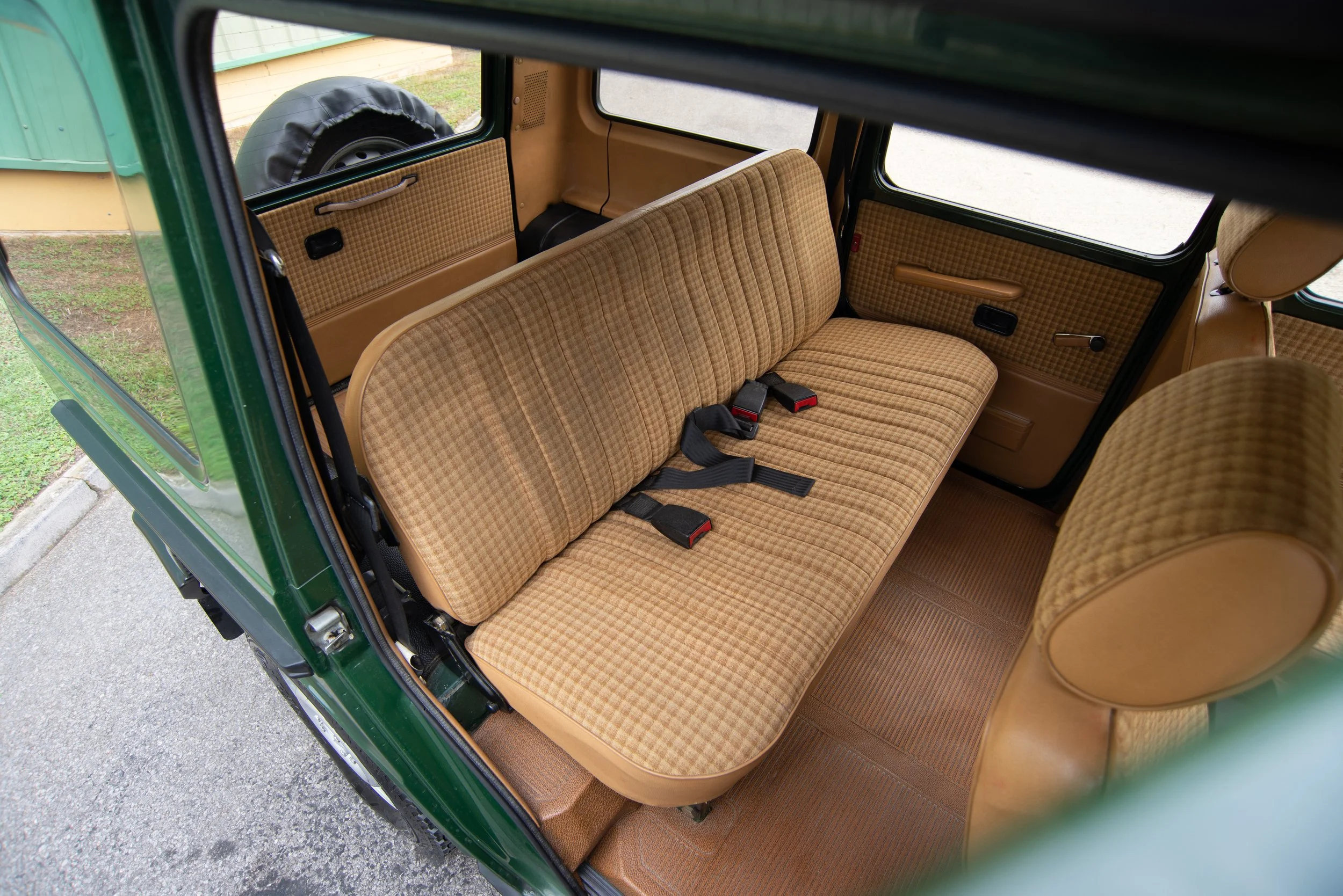 Mercedes 300GD-4.jpg