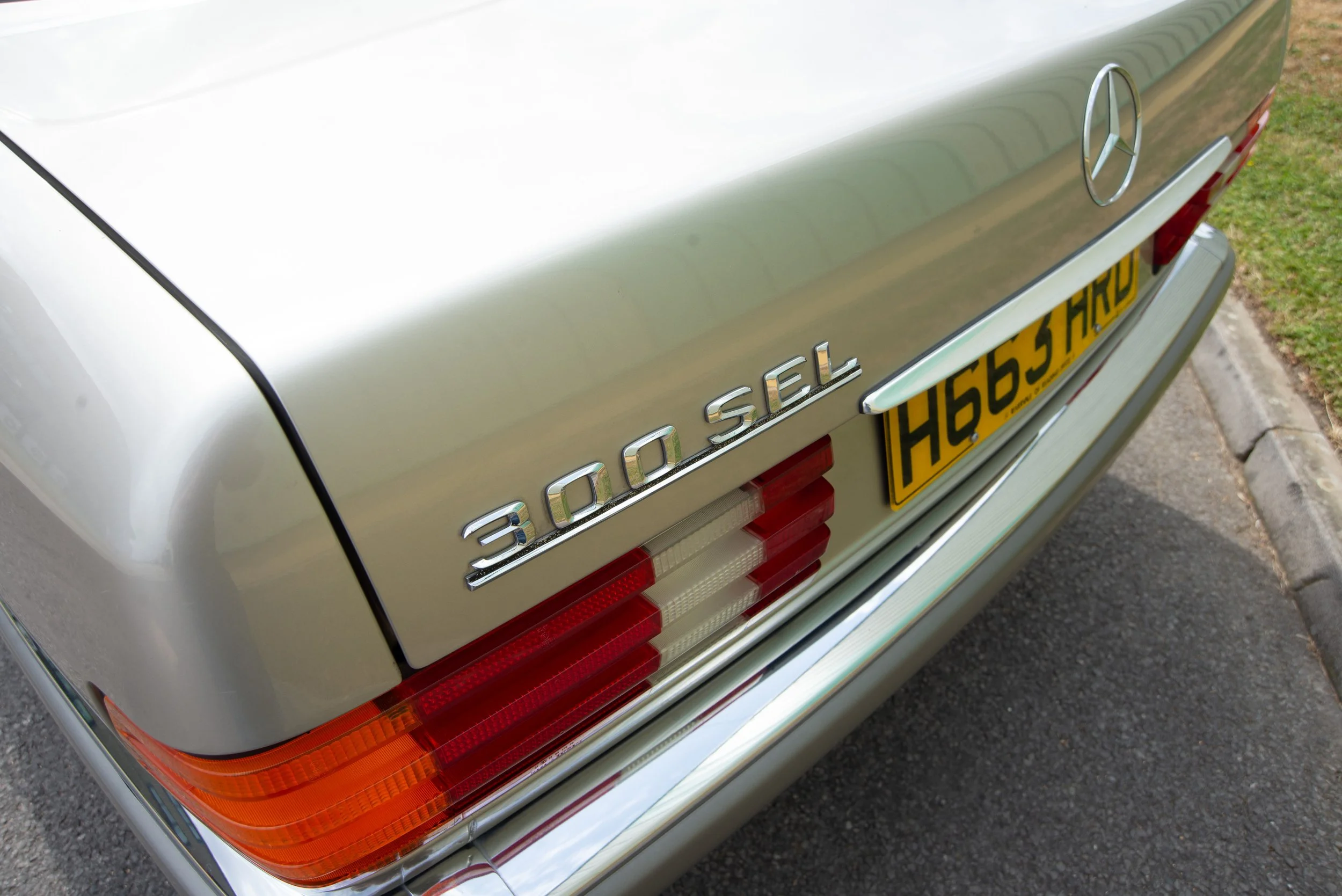 Mercedes 300SEL-20.jpg