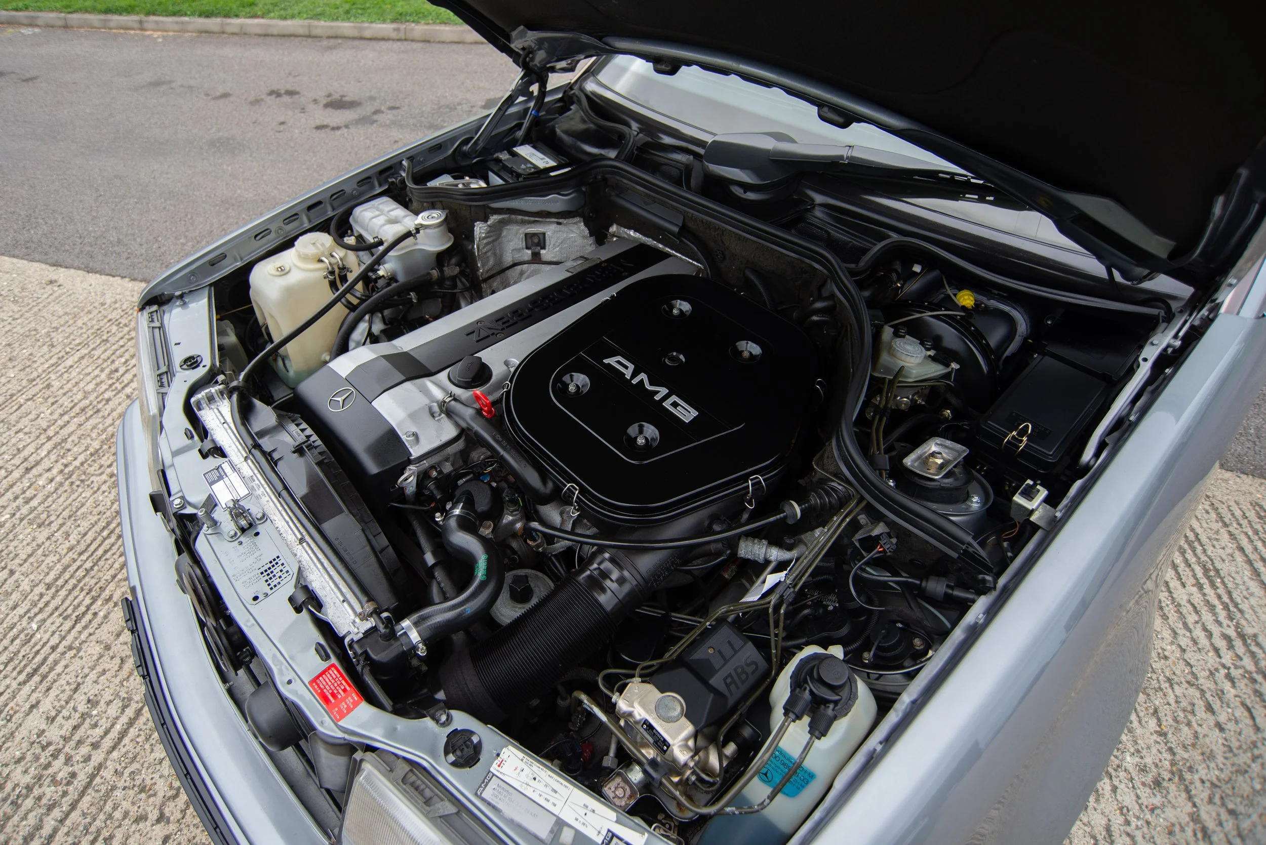 Mercedes 300E 3.4 AMG-18.jpg