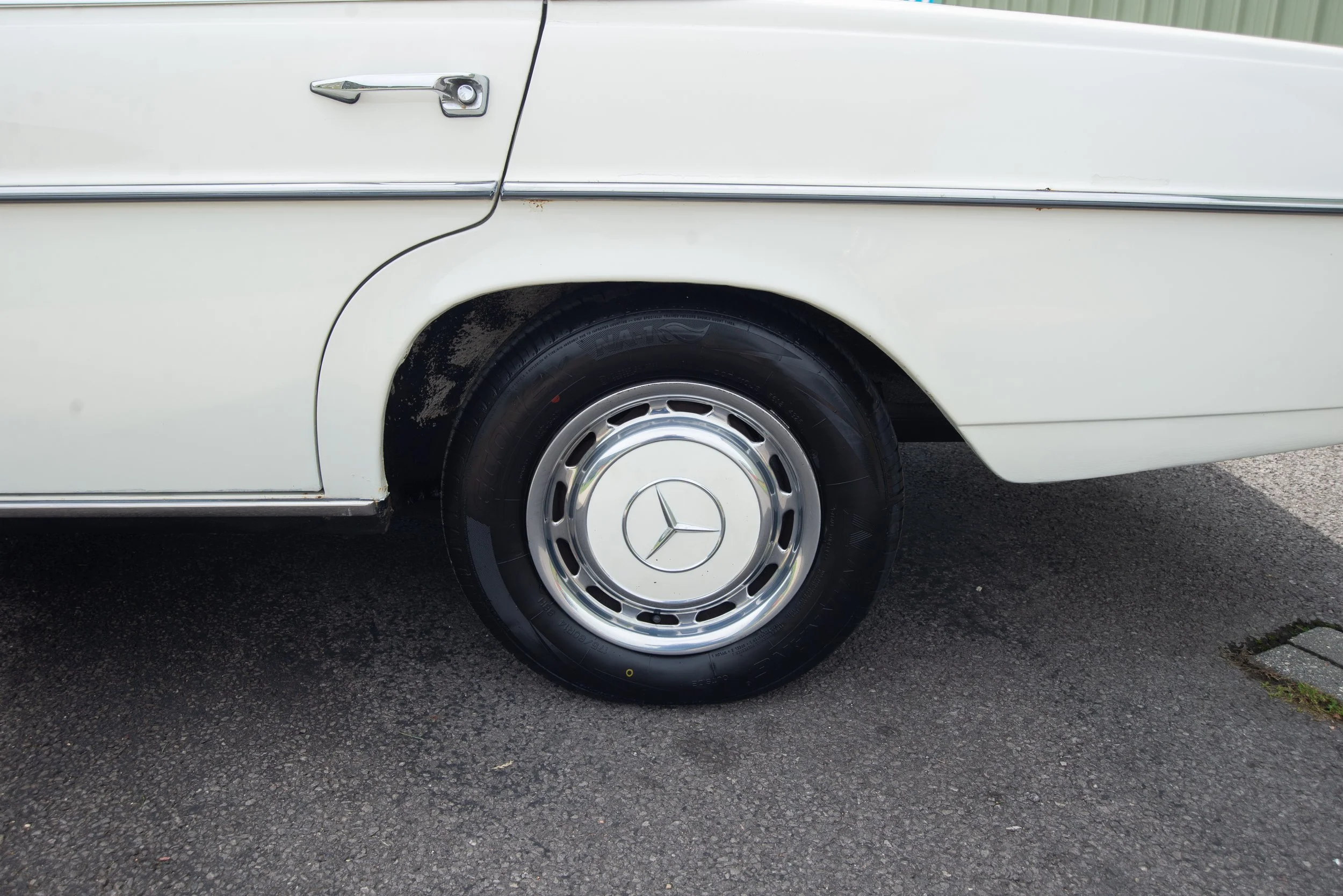 Mercedes 240D-18.jpg