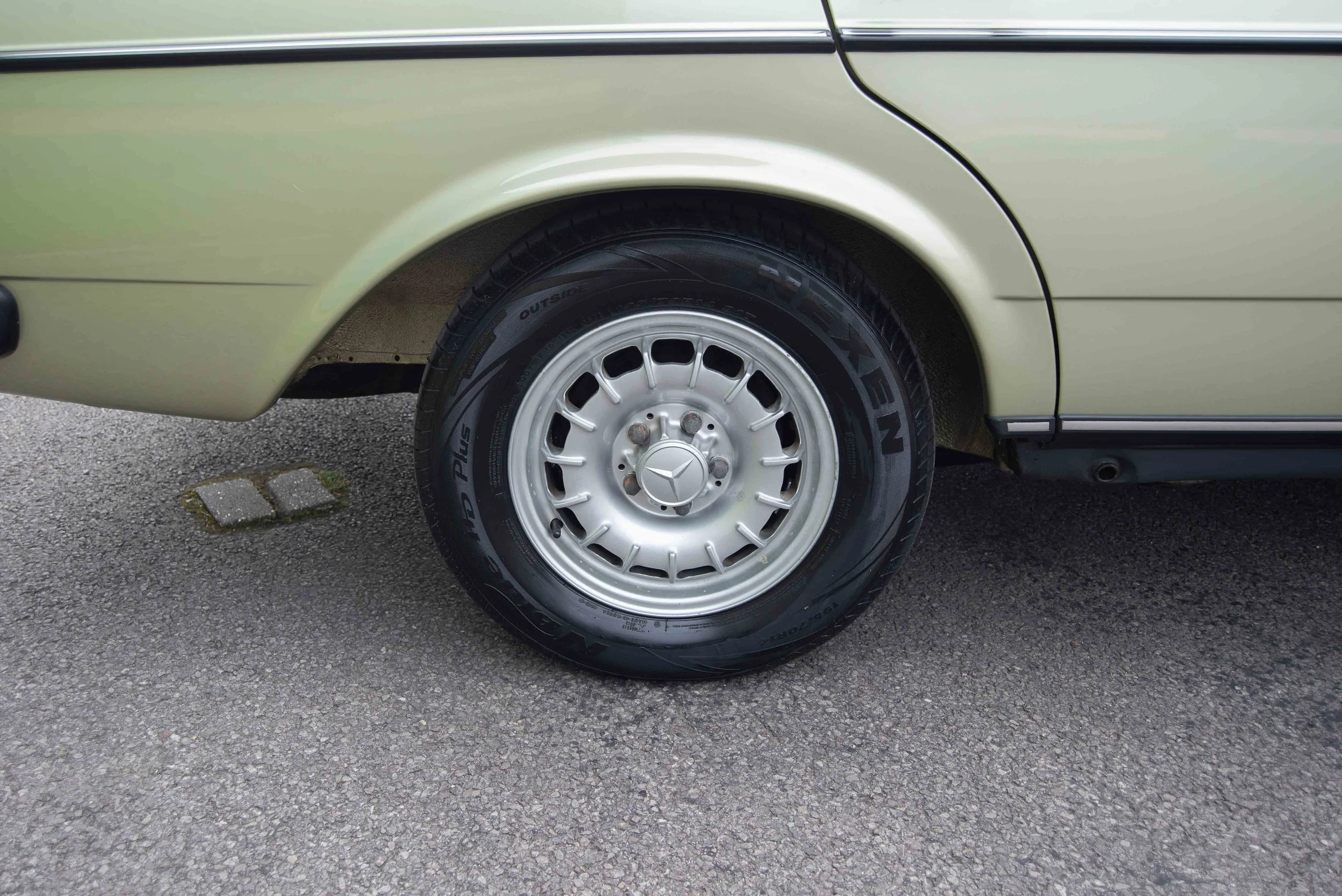 Mercedes 230E2-5.jpg