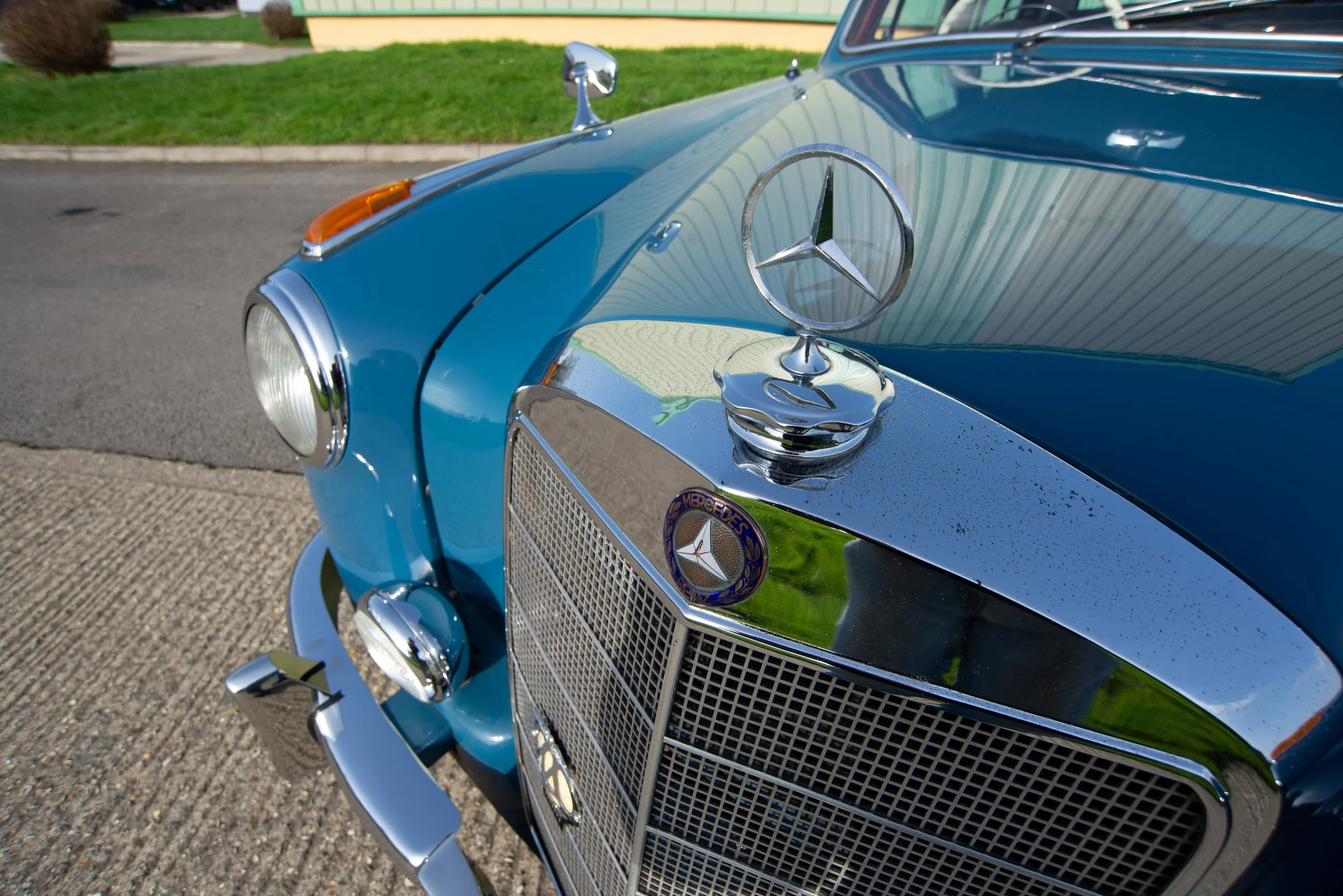 Mercedes 220-1-18.jpg