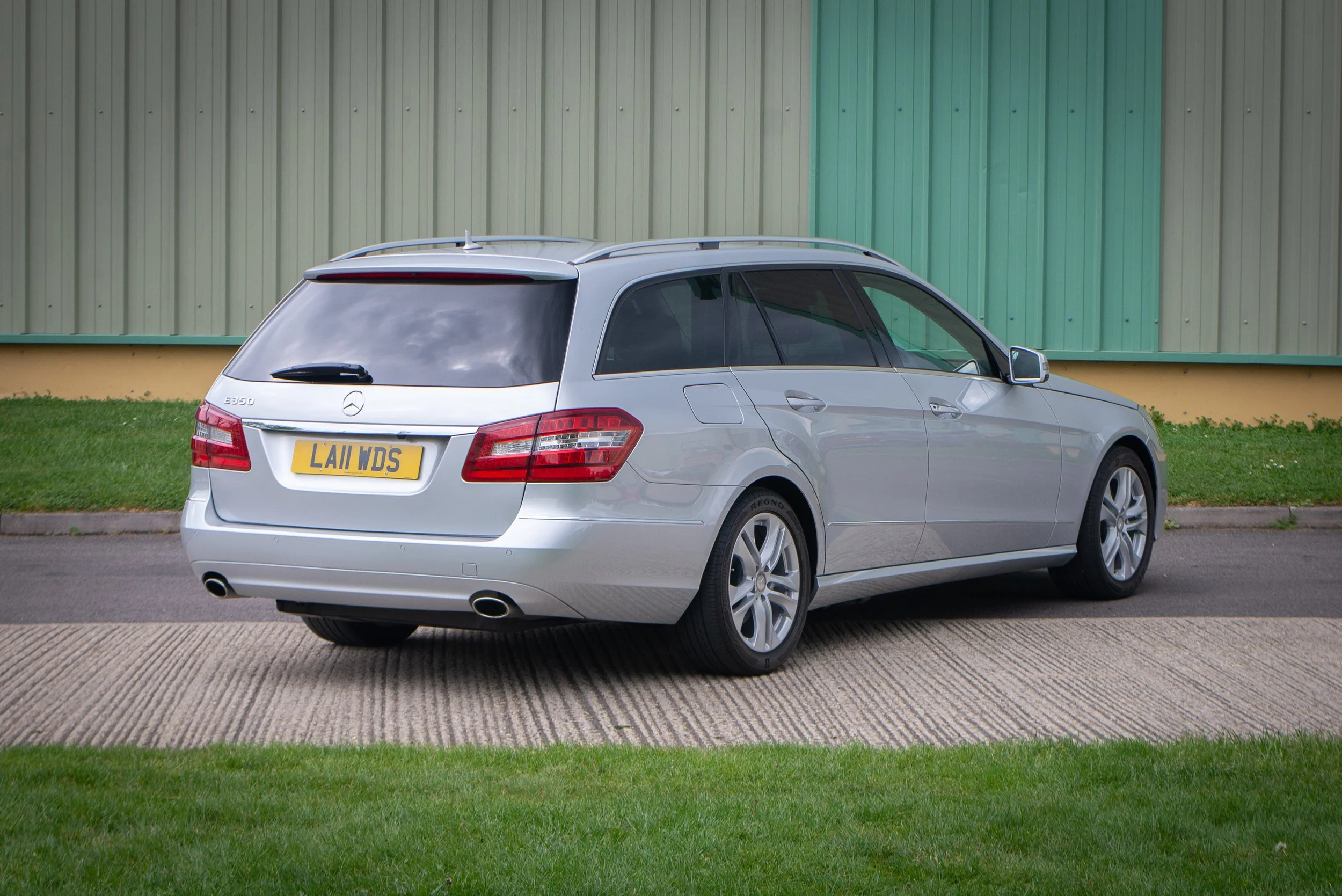 Mercedes E350 Estate 2-21.jpg