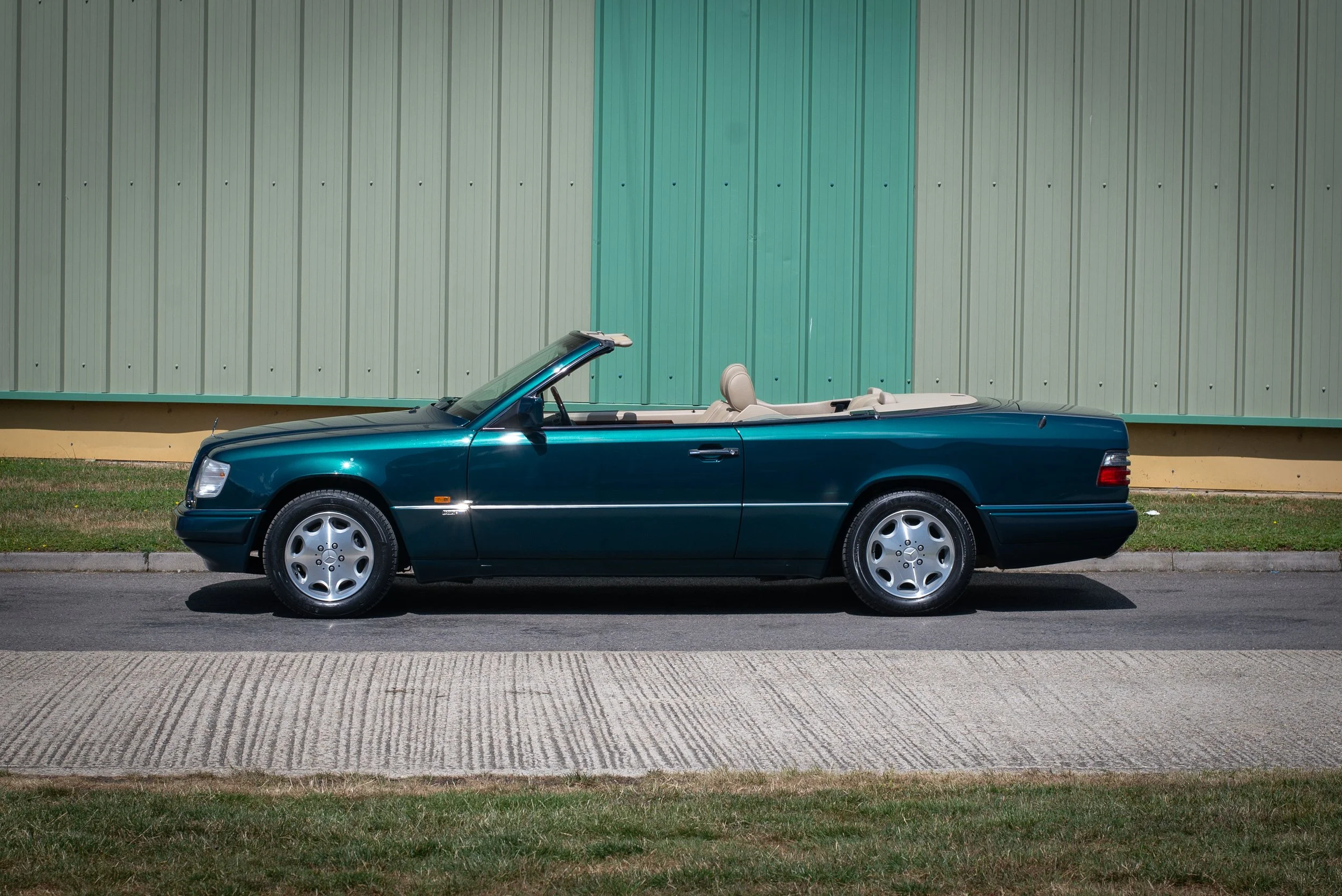 Mercedes E320 Cabriolet-9.jpg